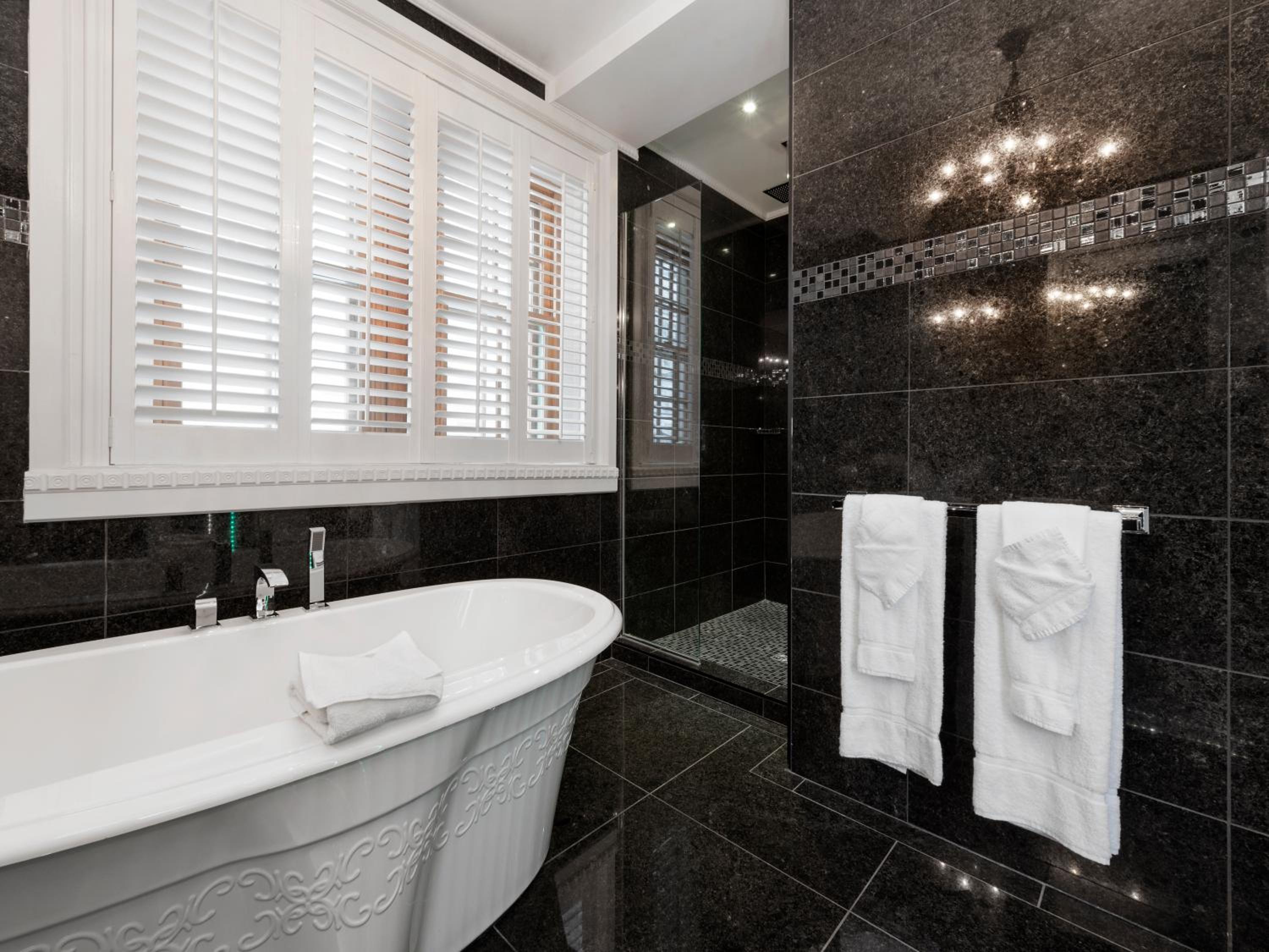 Queen Room in Penthouse 2 / Building B / No Kitchenette / Animals Not Permitted