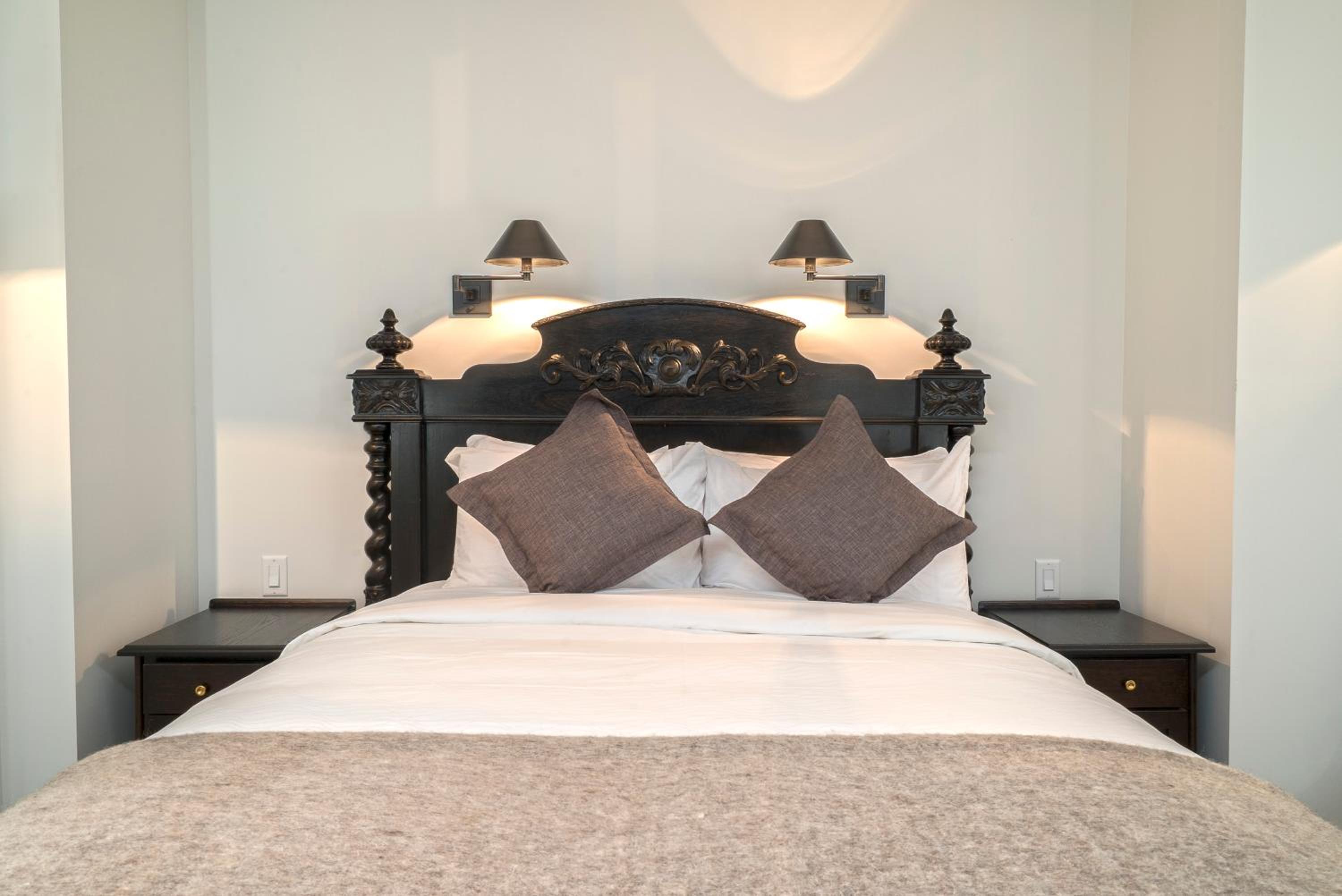 Queen Room in Penthouse 2 / Building B / No Kitchenette / Animals Not Permitted