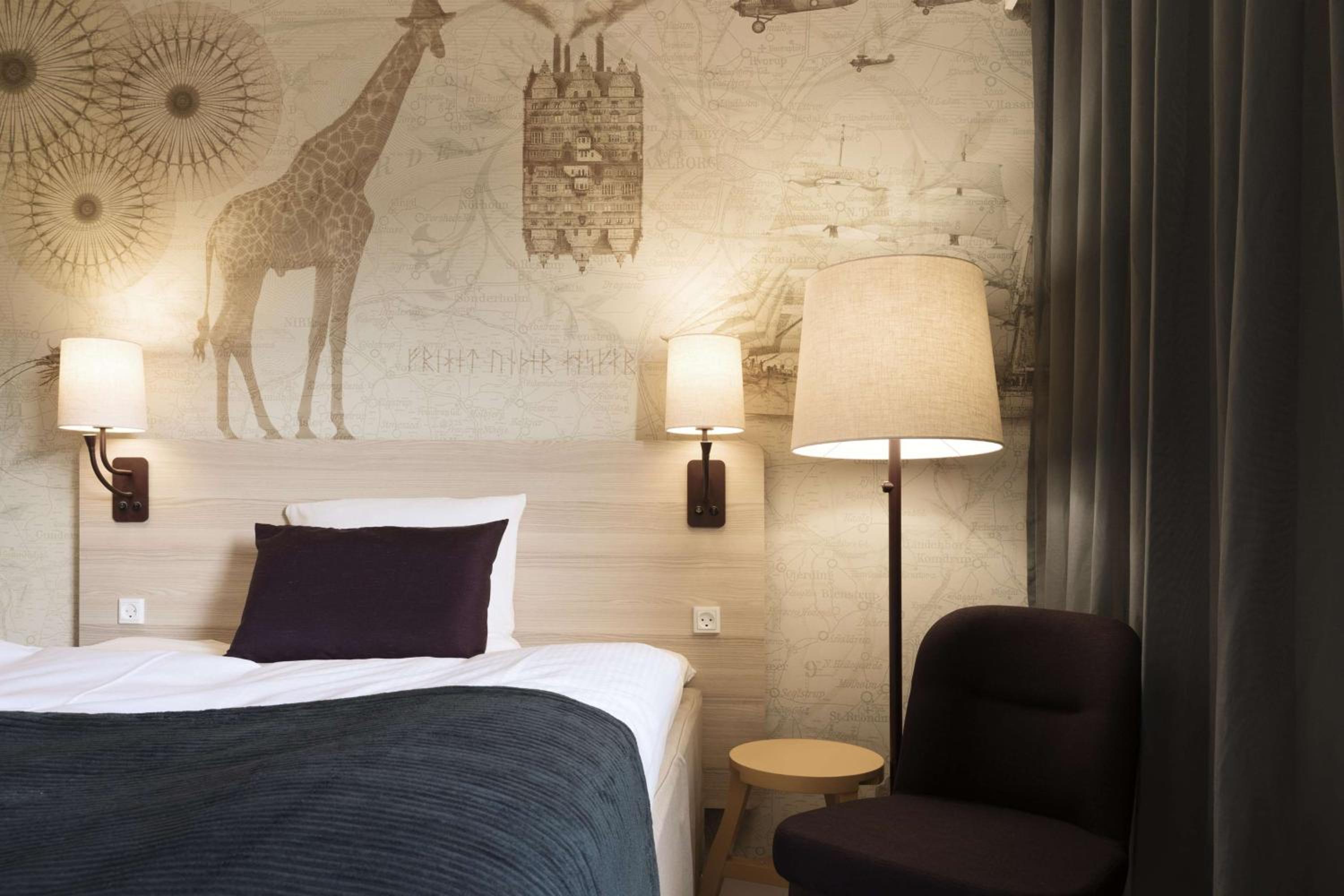 Family Room (2 Adults + 2 Children)