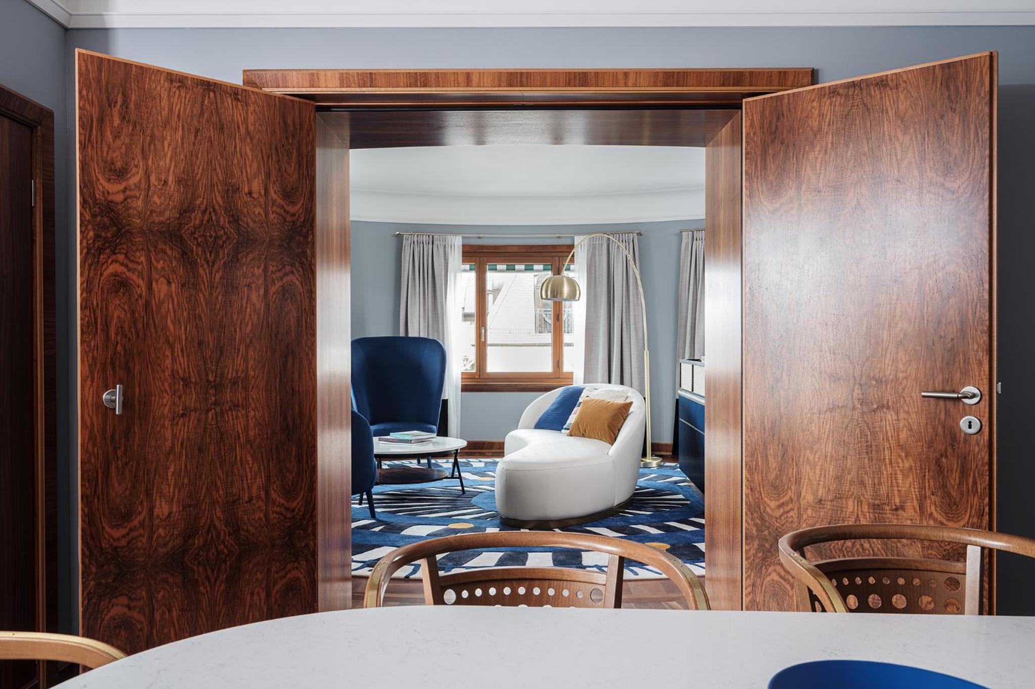 Suite with Lake View