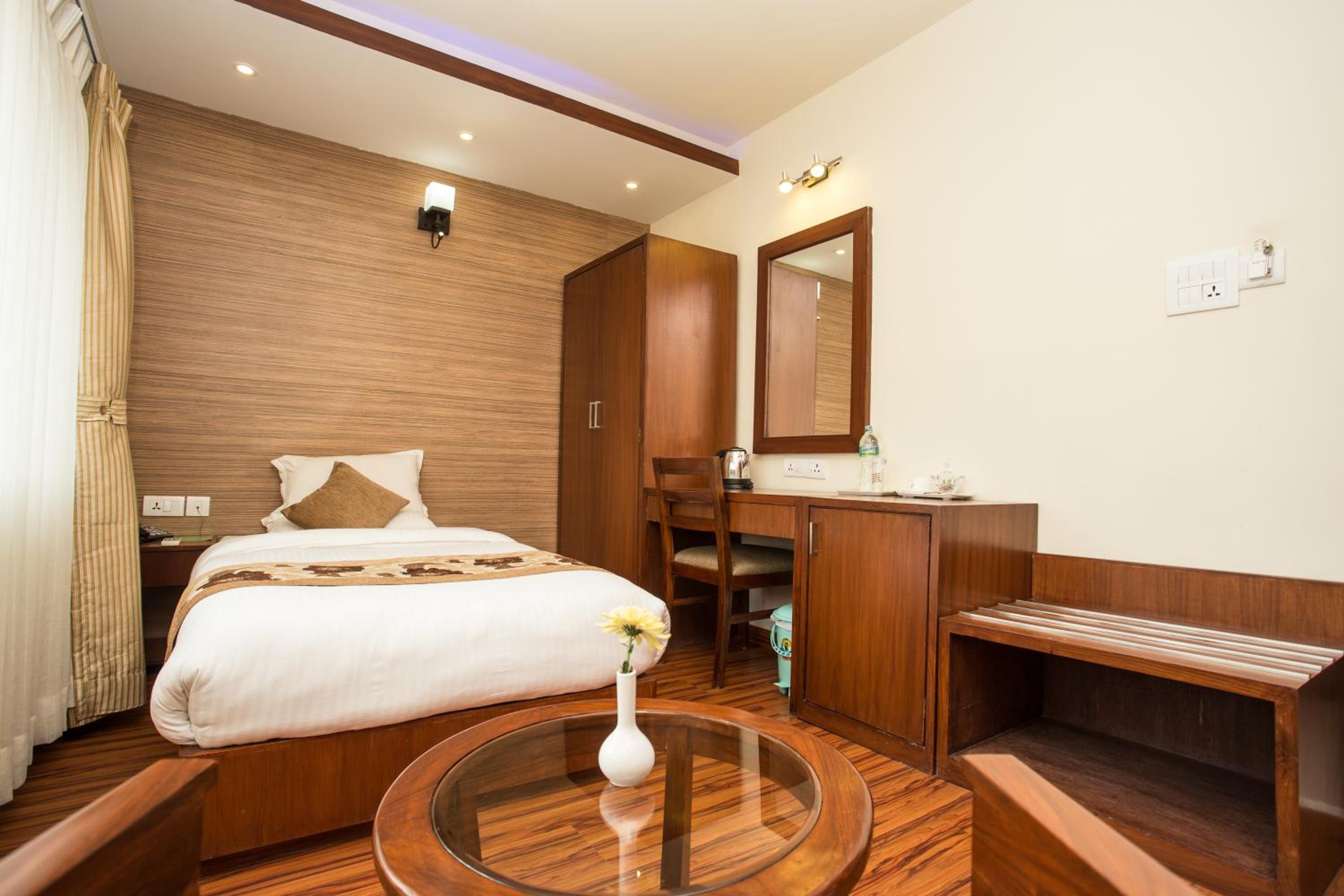 Deluxe Single Room With Free Airport Pickup