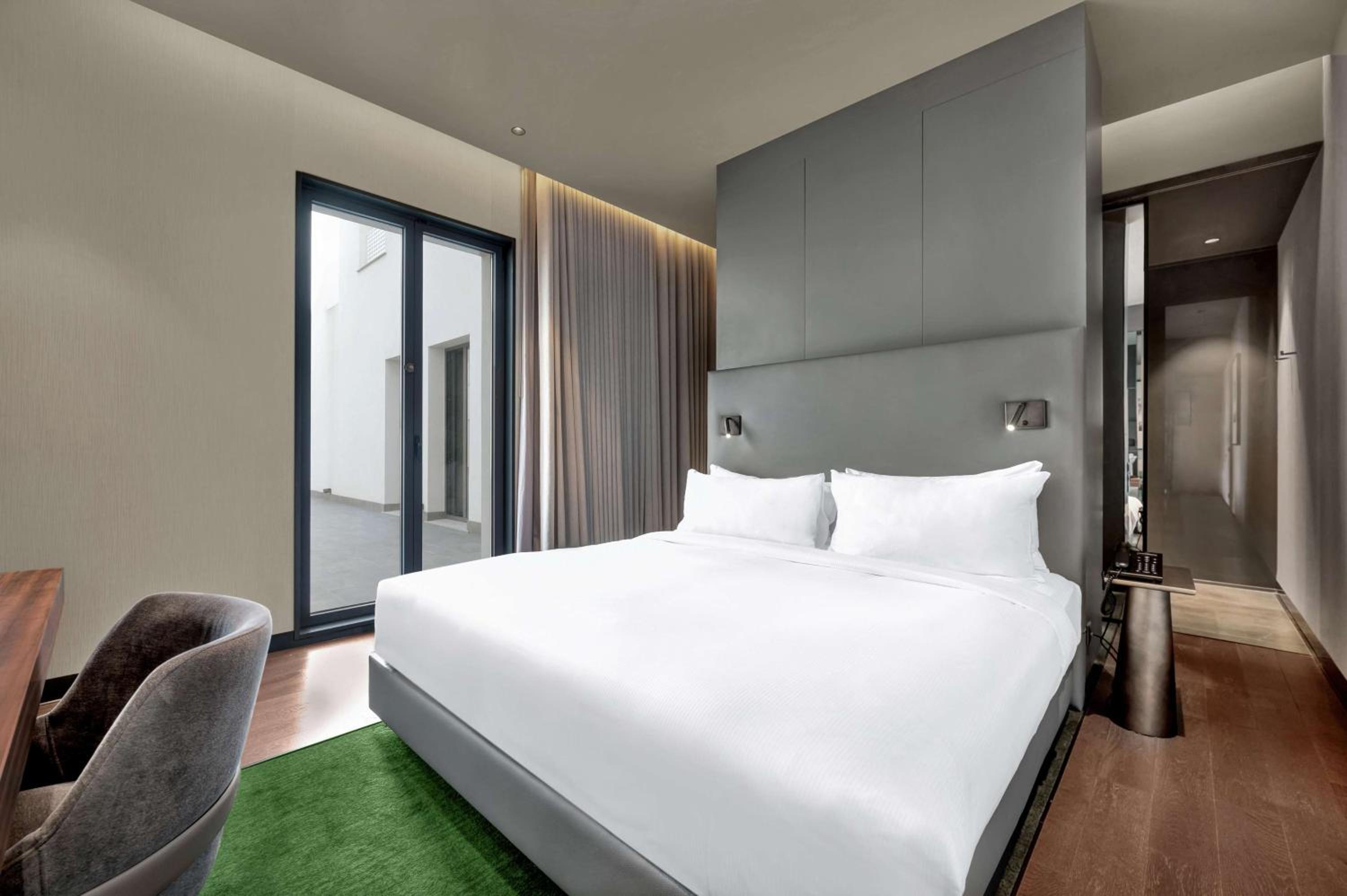 One-Bedroom King Suite