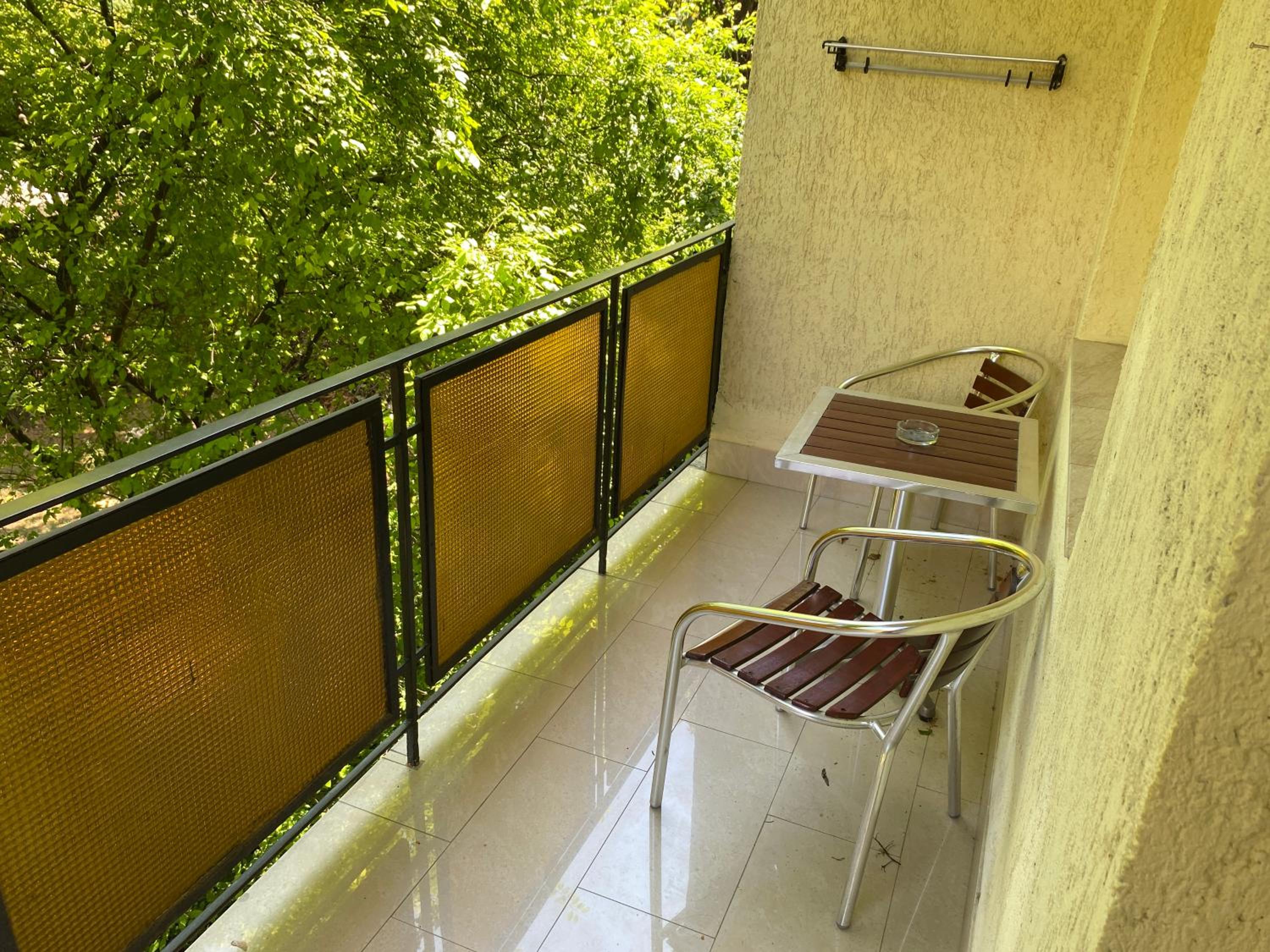 Budget Family Apartment - Annex (5 adults)