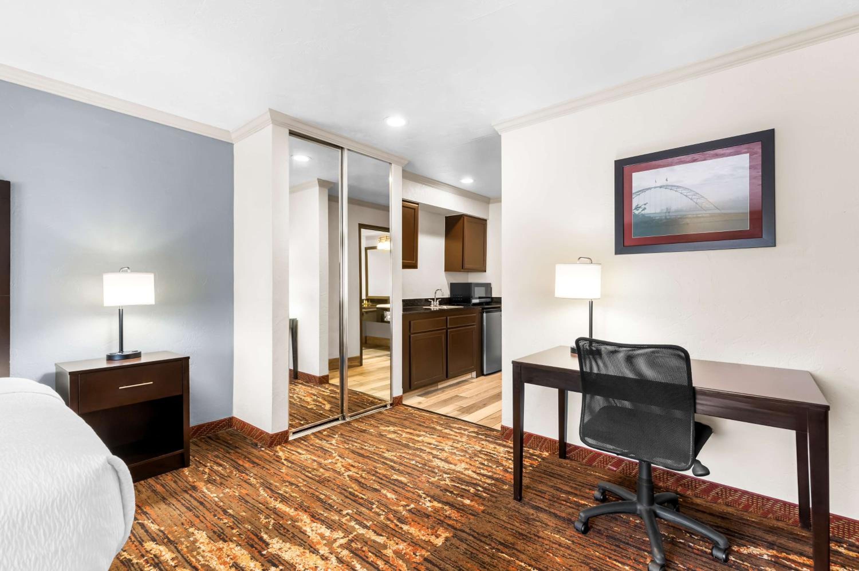 Larger King Room with Single Sofa Bed