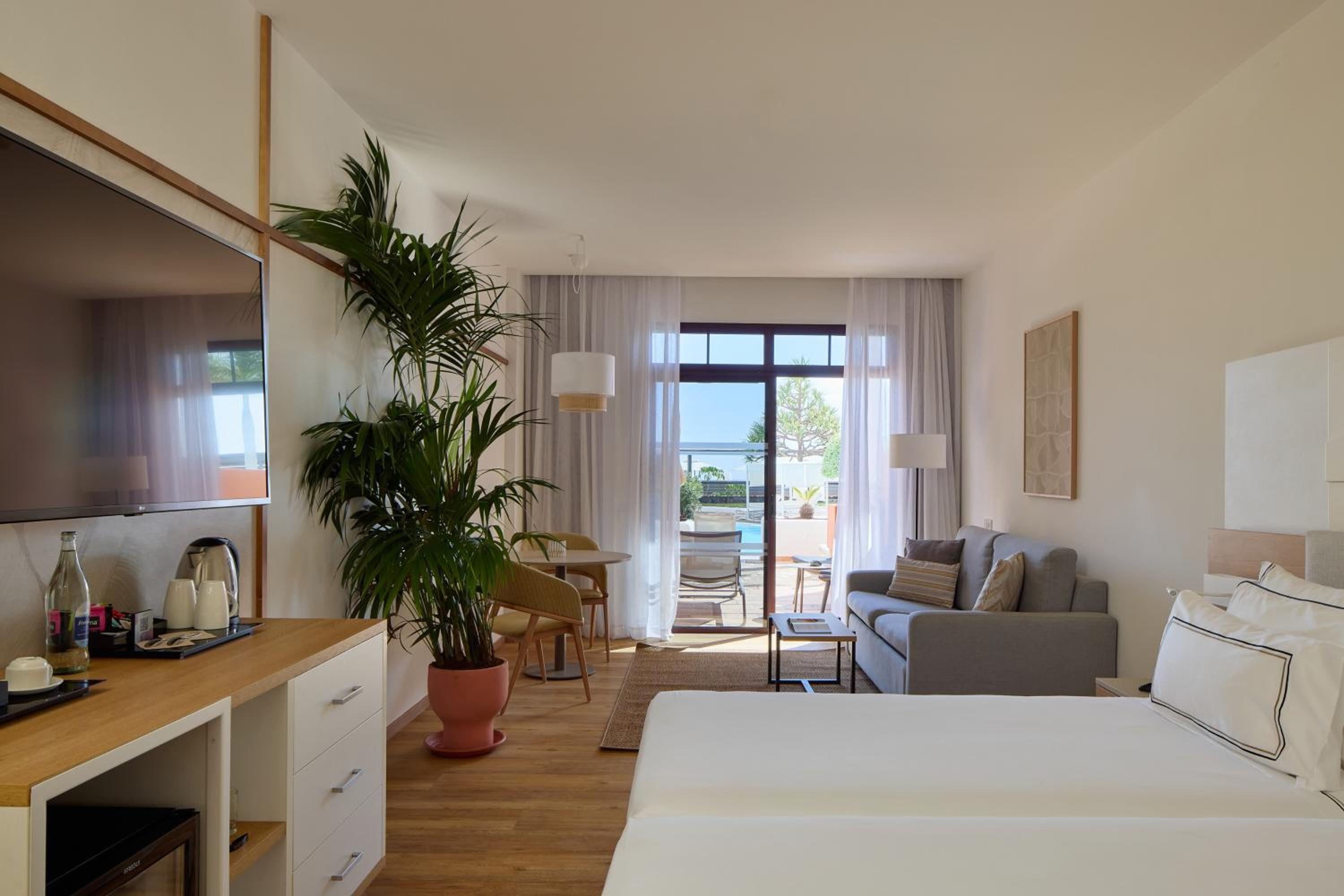 The Level Junior Suite Pool Access