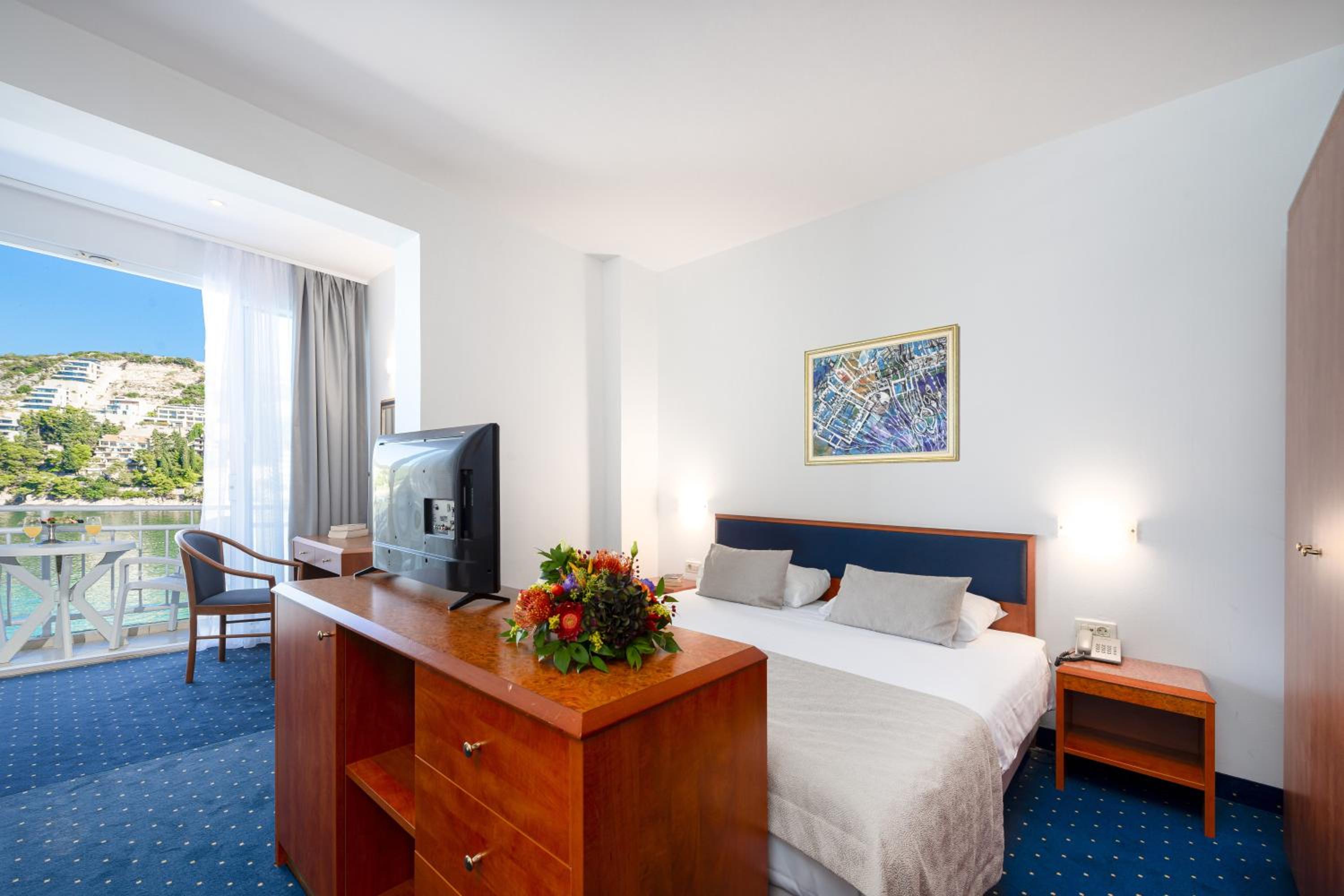 Superior Room with Balcony and Sea View