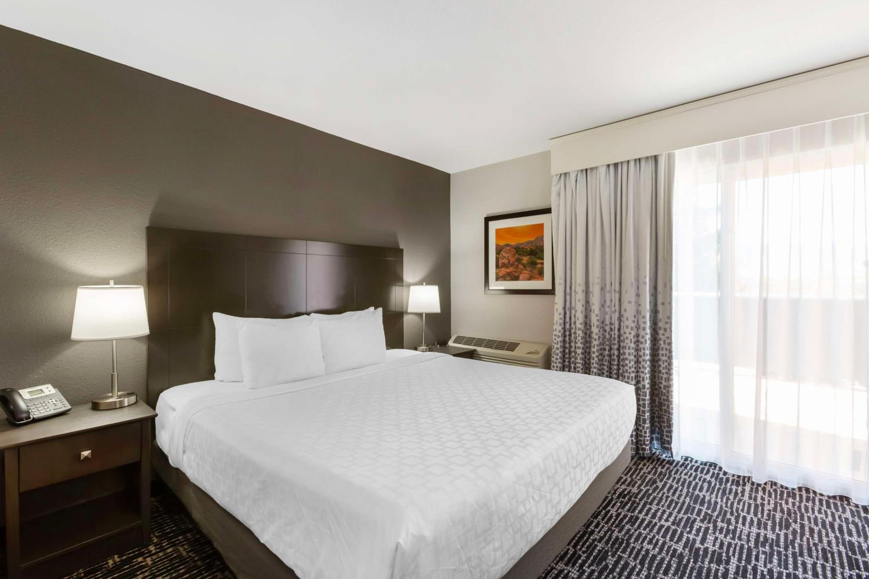 King Room with Mountain View