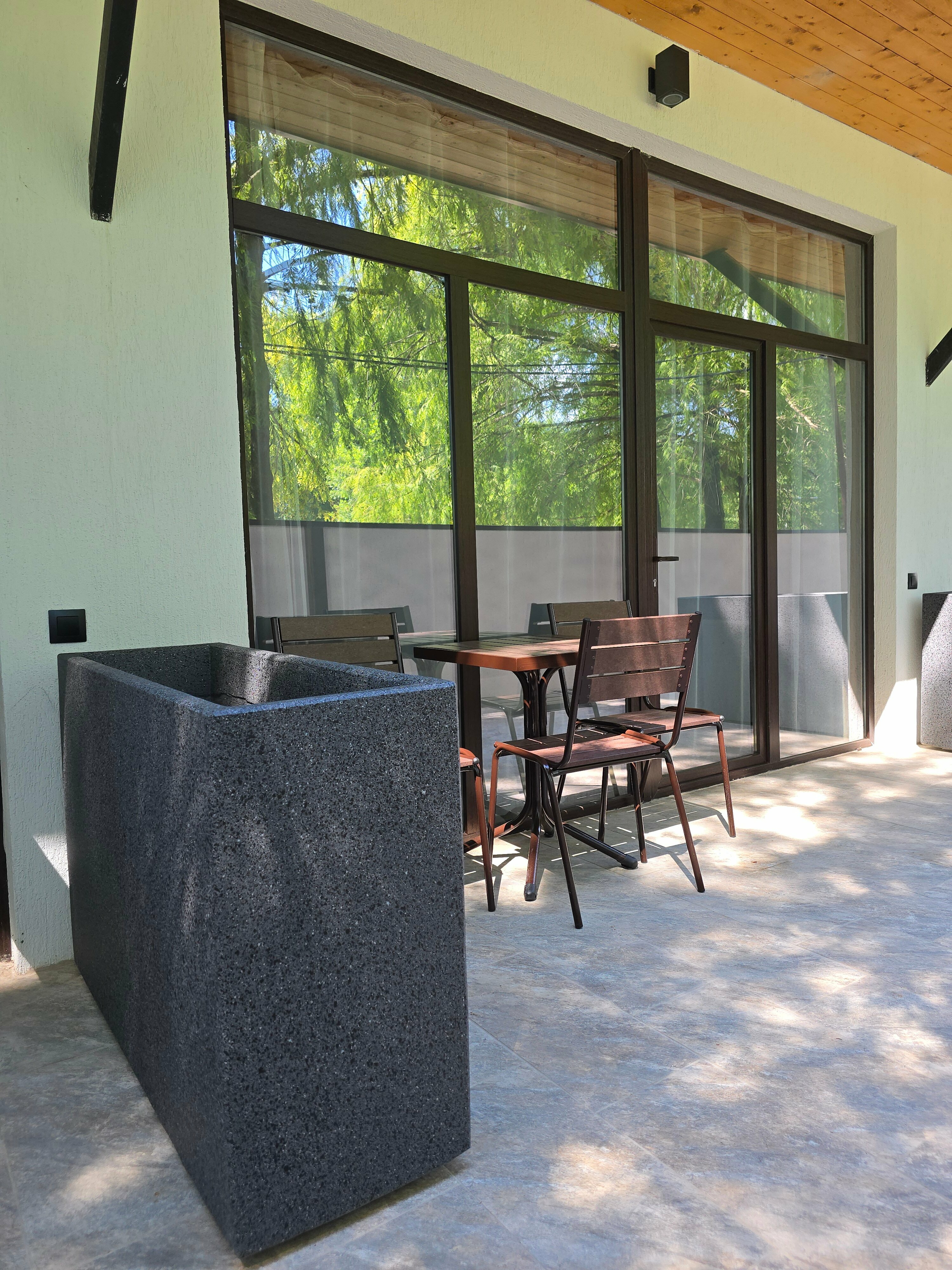 Трехместный номер с видом на сад