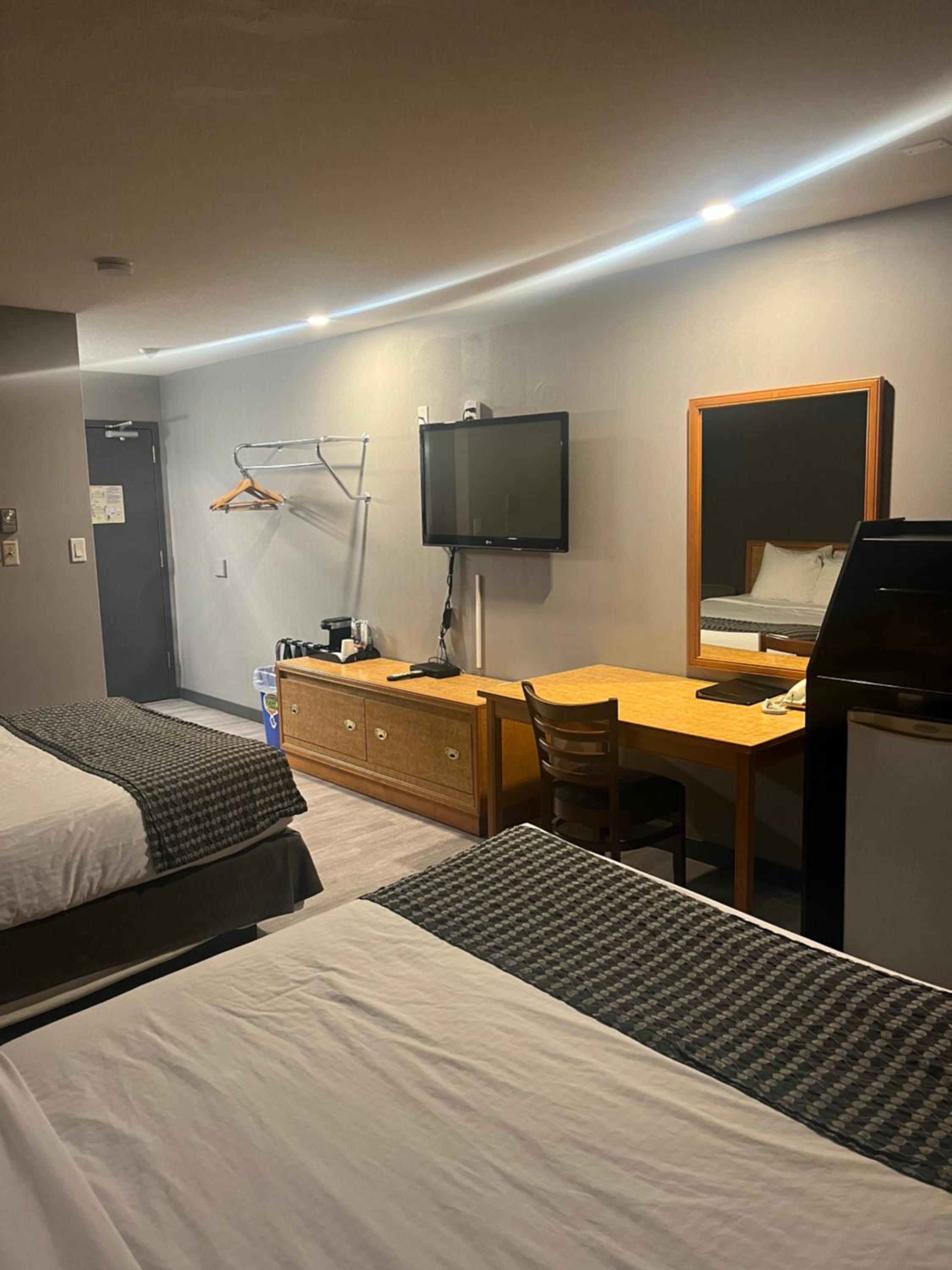 Queen Room with Two Queen Beds - Exterior Entrance/Non-Smoking