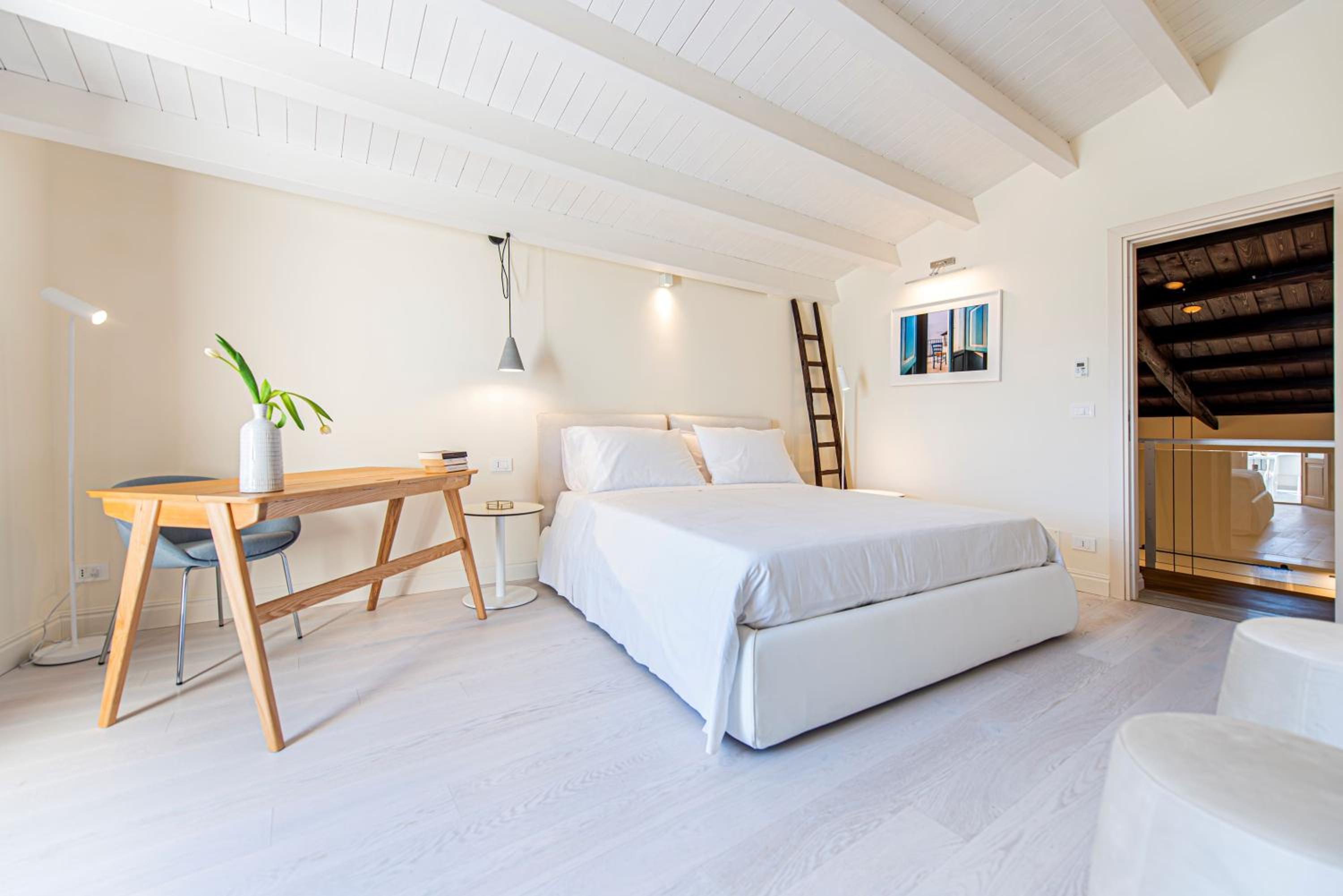 Deluxe Suite with Spa Bath and Sea View