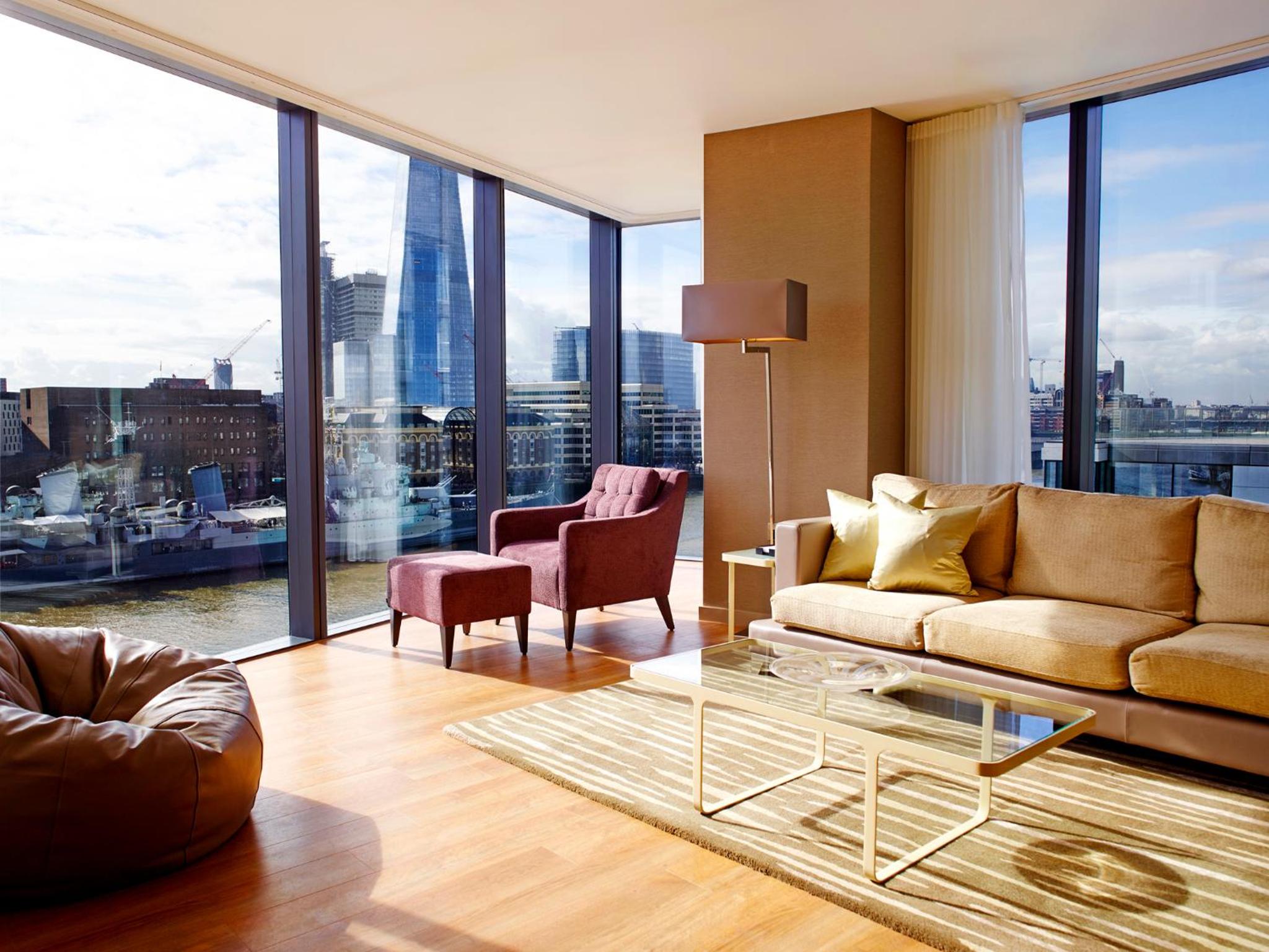 Deluxe Three-Bedroom Apartment with Tower Bridge View