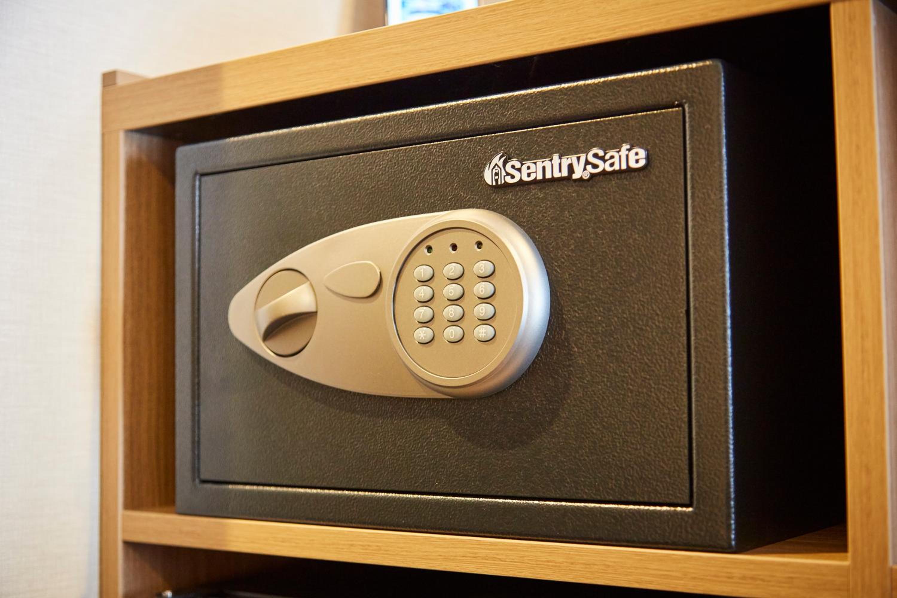 Deluxe Twin Room with Sofa Bed and Bath Tub