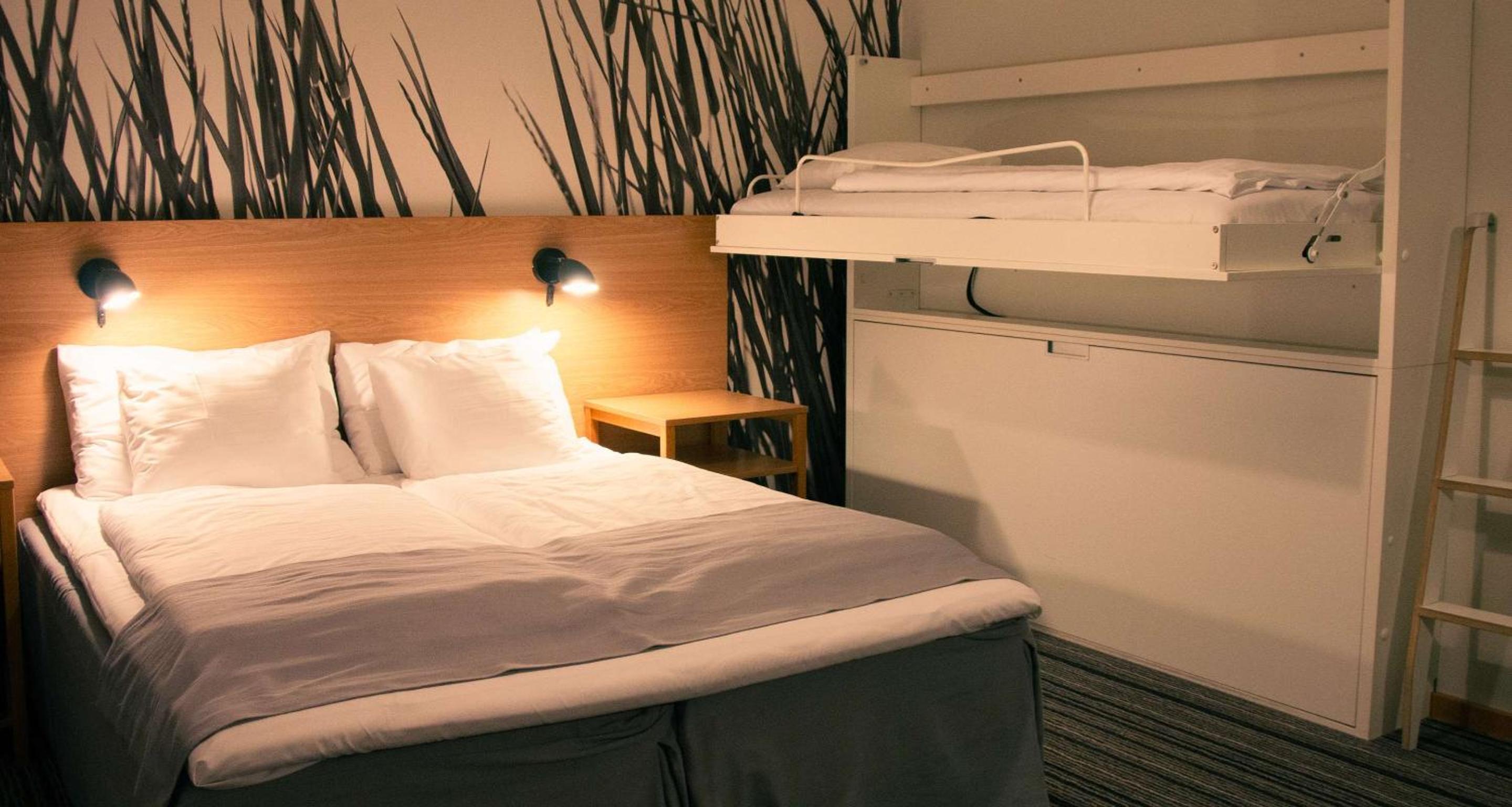 Family Room with Wall Bed - Non-Smoking