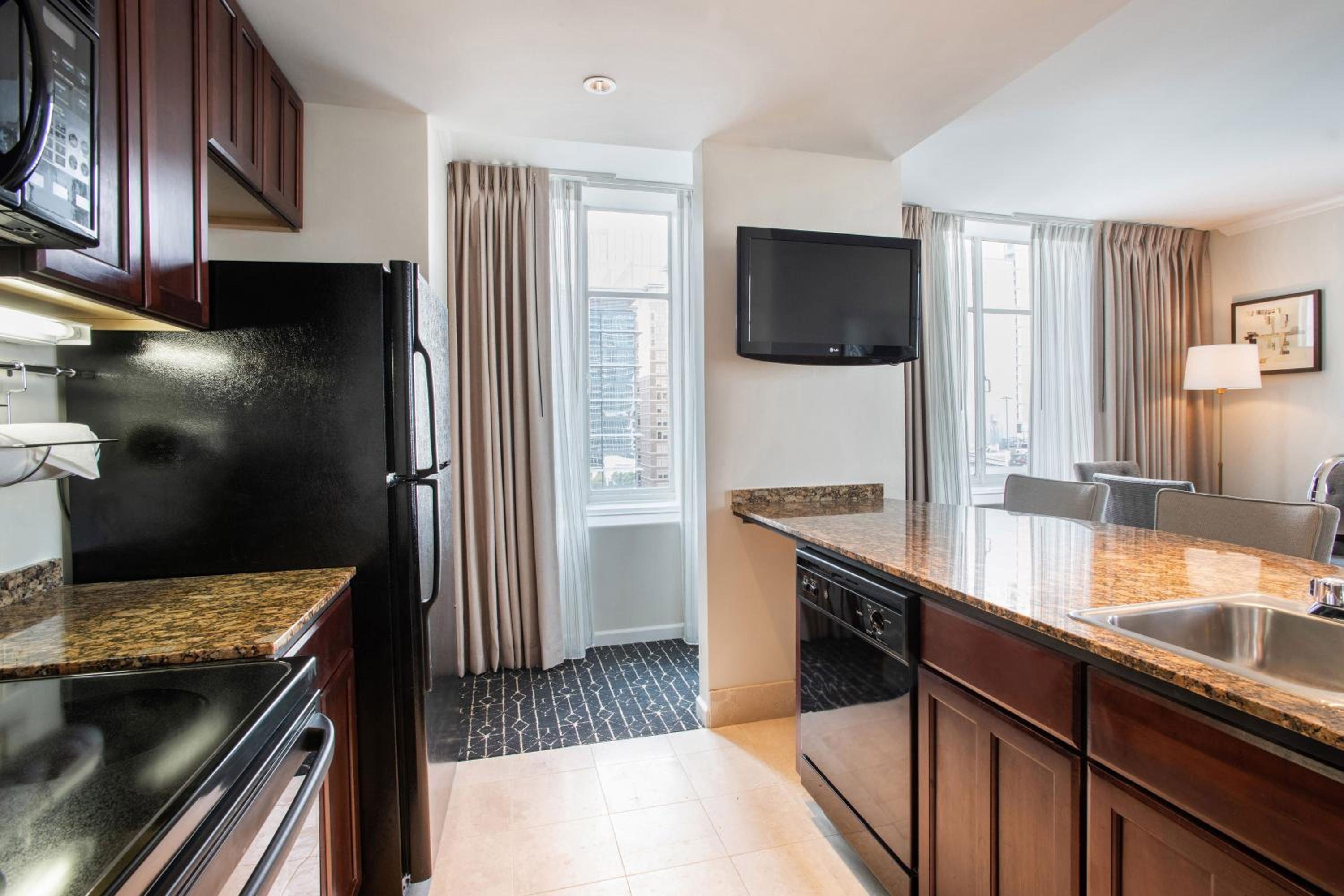 Suite, 1 Bedroom Junior Suite, 1 King, No view, Mid floor