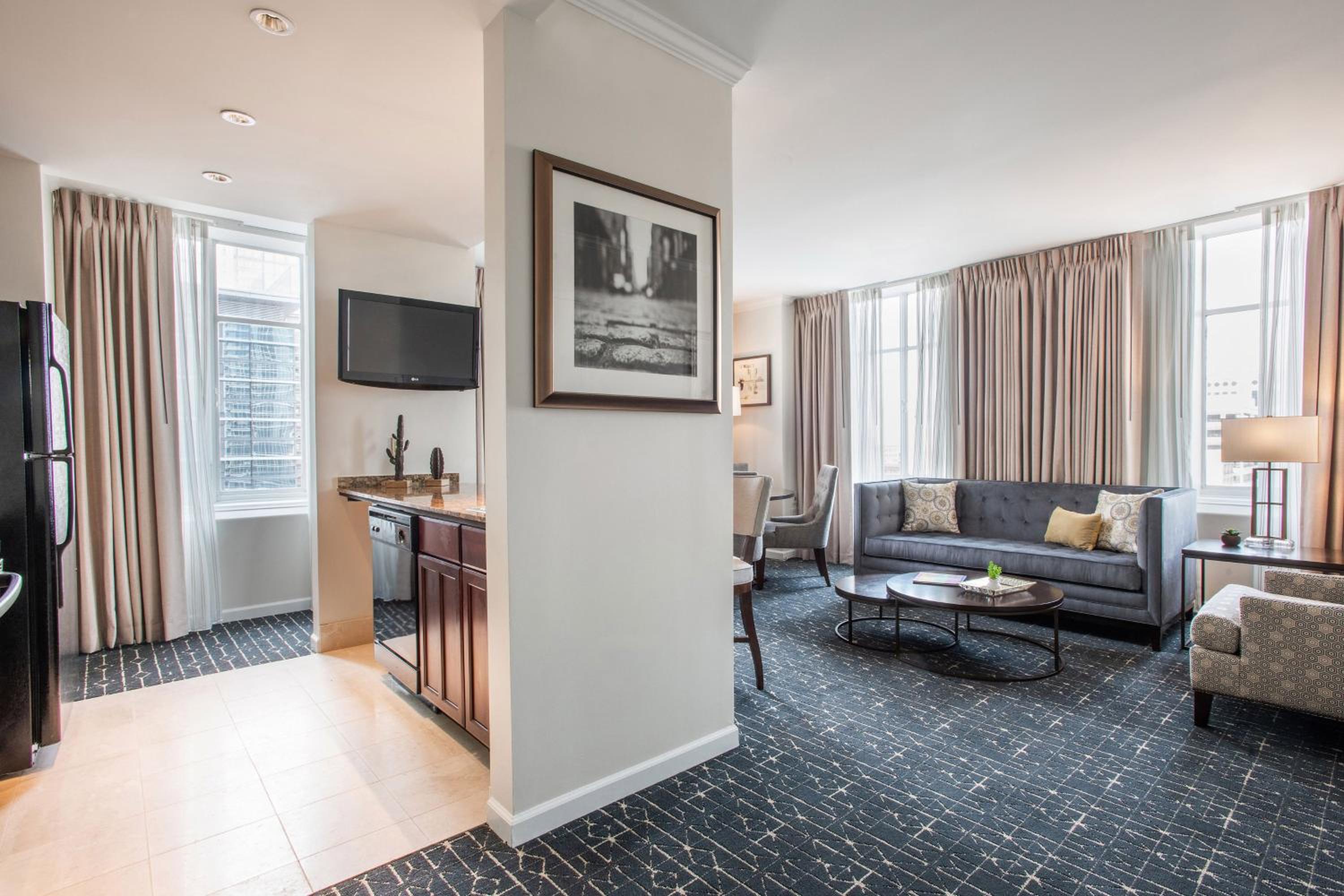 Suite, 1 Bedroom Junior Suite, 1 King, No view, Mid floor