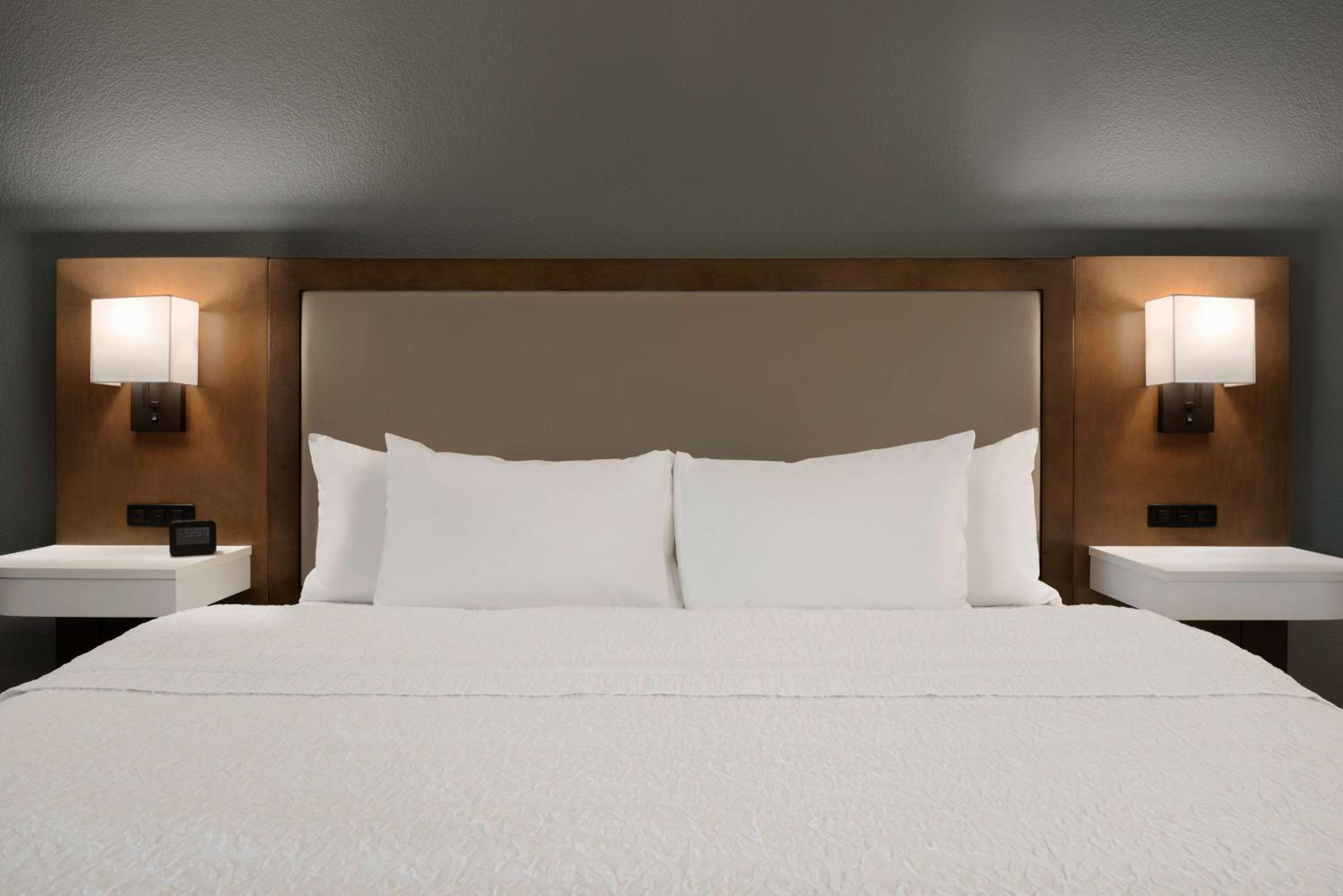 King Room with Tub - Mobility Access