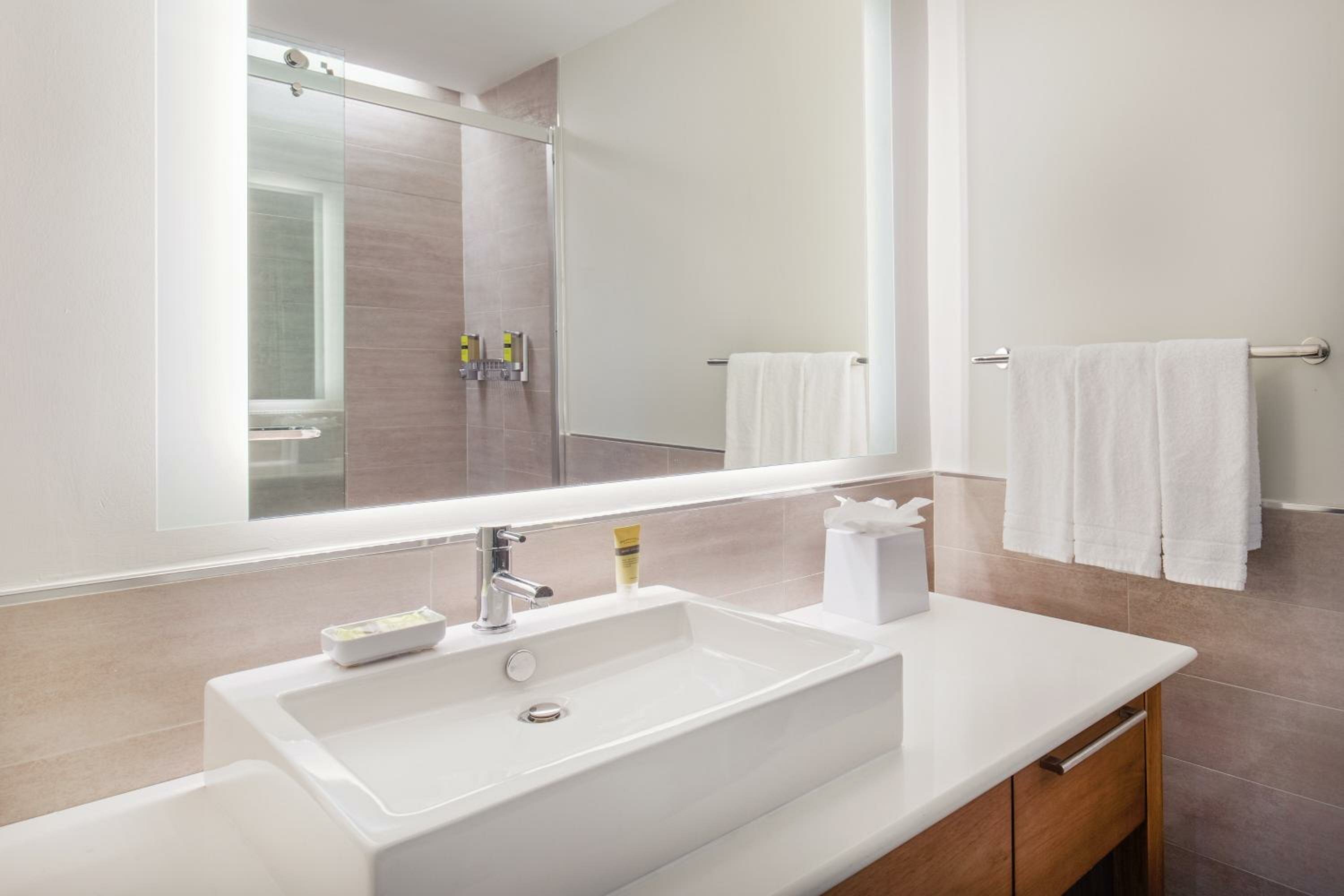 Guest Room, 1 King
