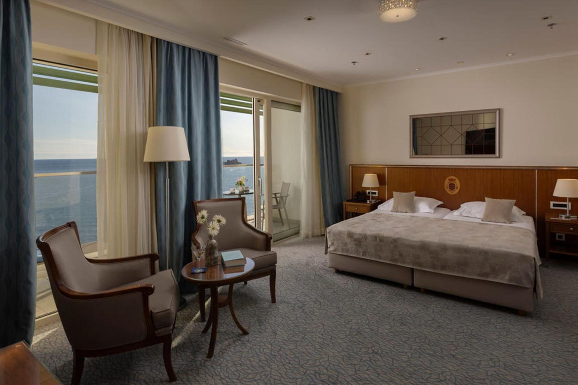 Special Offer - Superior Sea View Room with Balcony and Half day Private Boat Tour