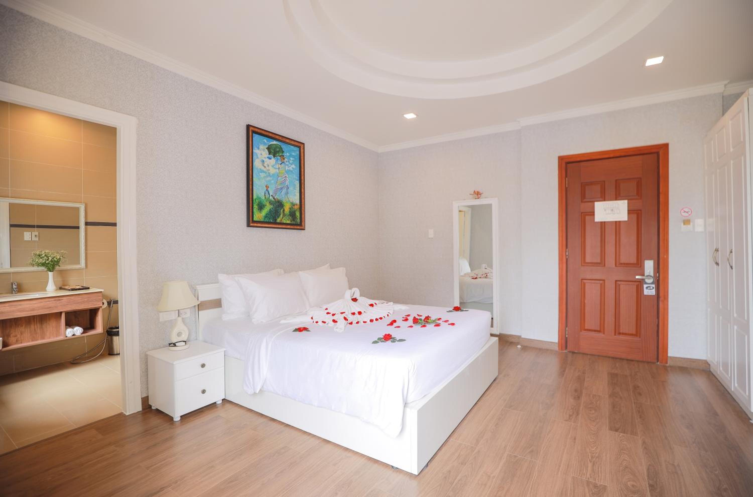 Deluxe Double Room With Balcony - City View