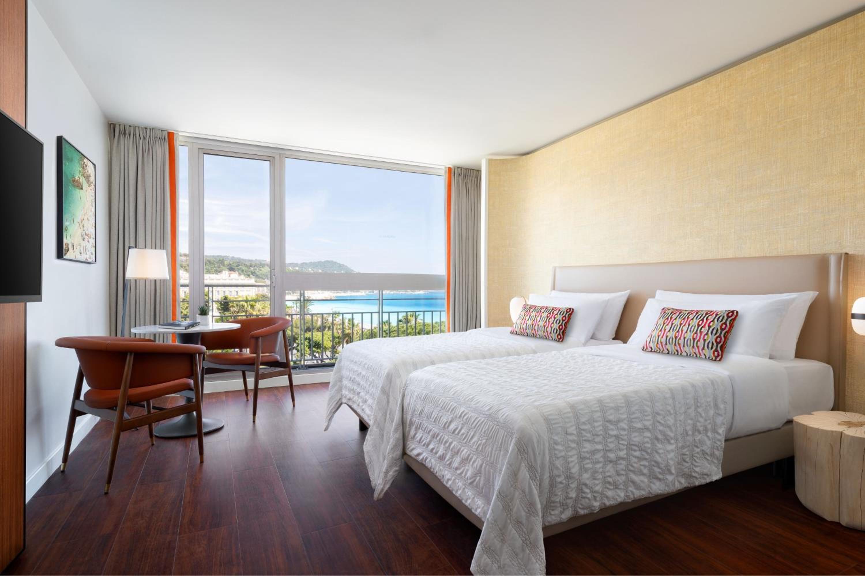 Deluxe room with Sea and Garden view, Twin Bed