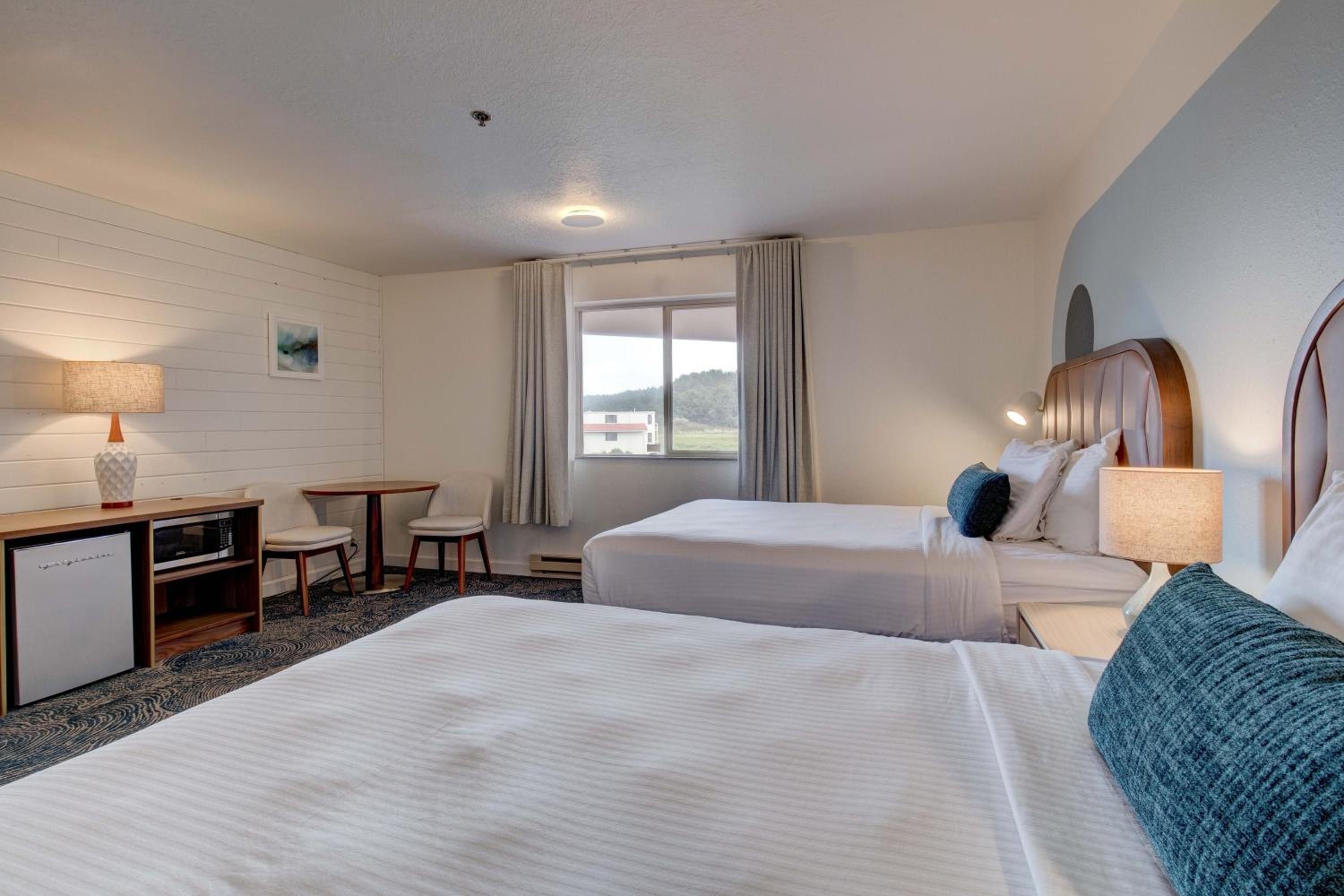 Queen Room with Two Queen Beds - Hillside View