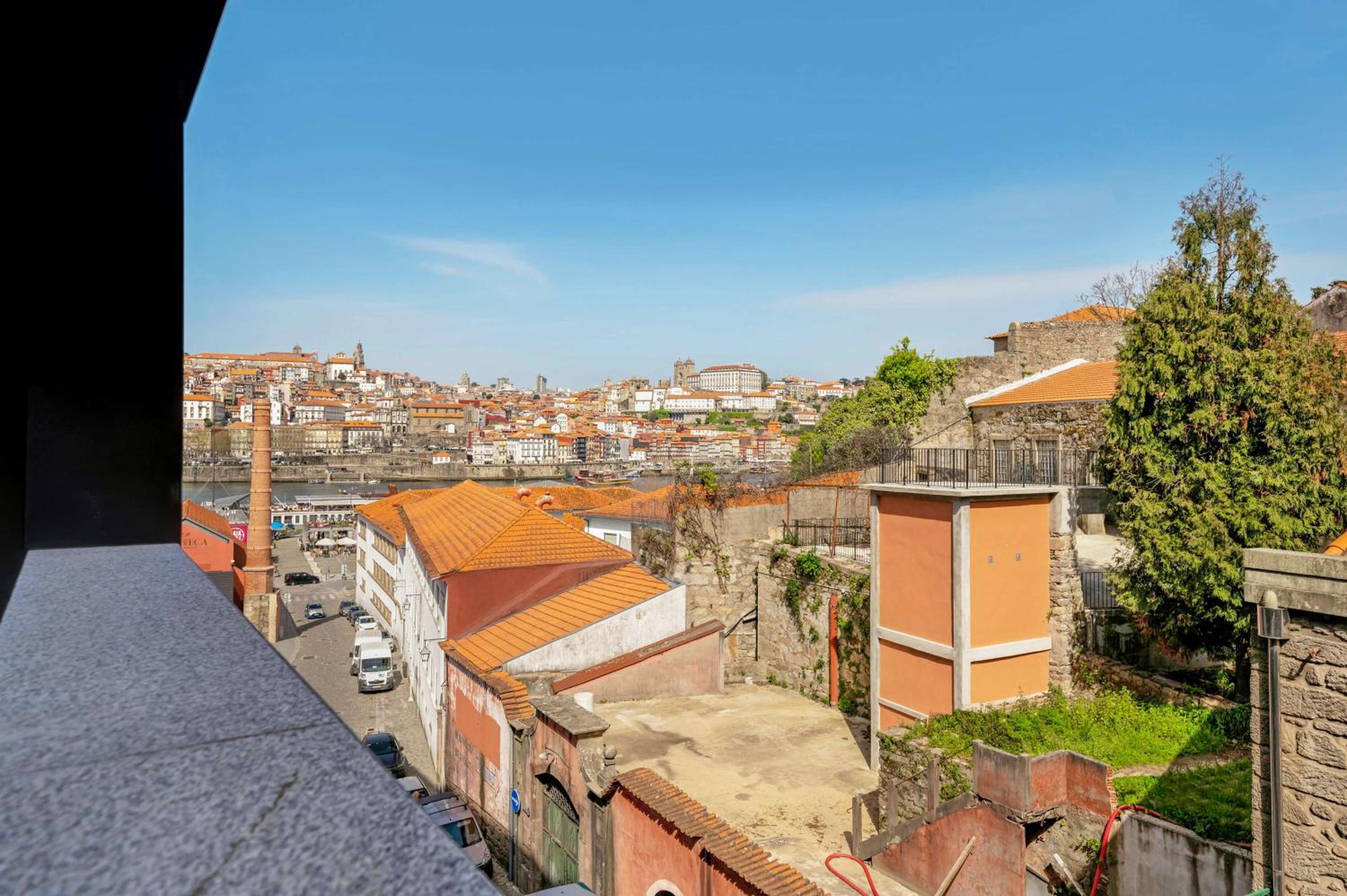 Deluxe King Room with Balcony