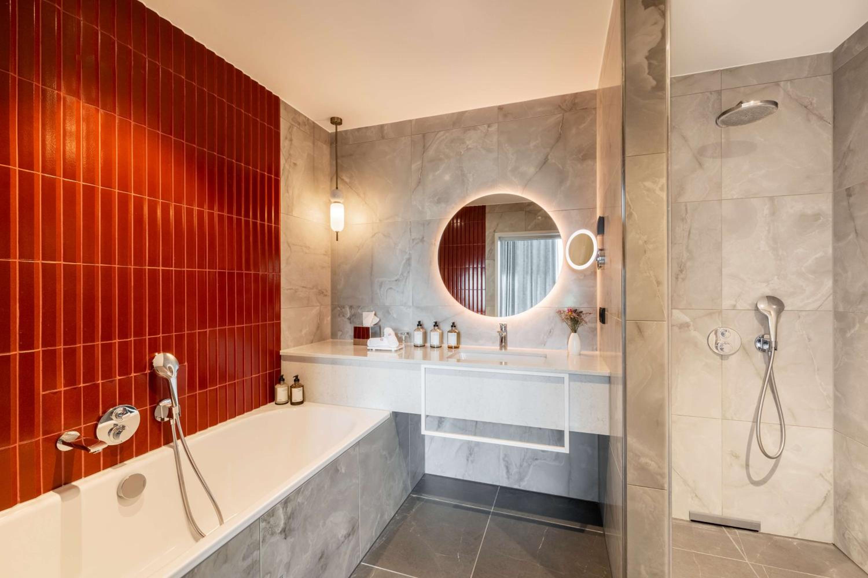  Waterfront Corner Suite