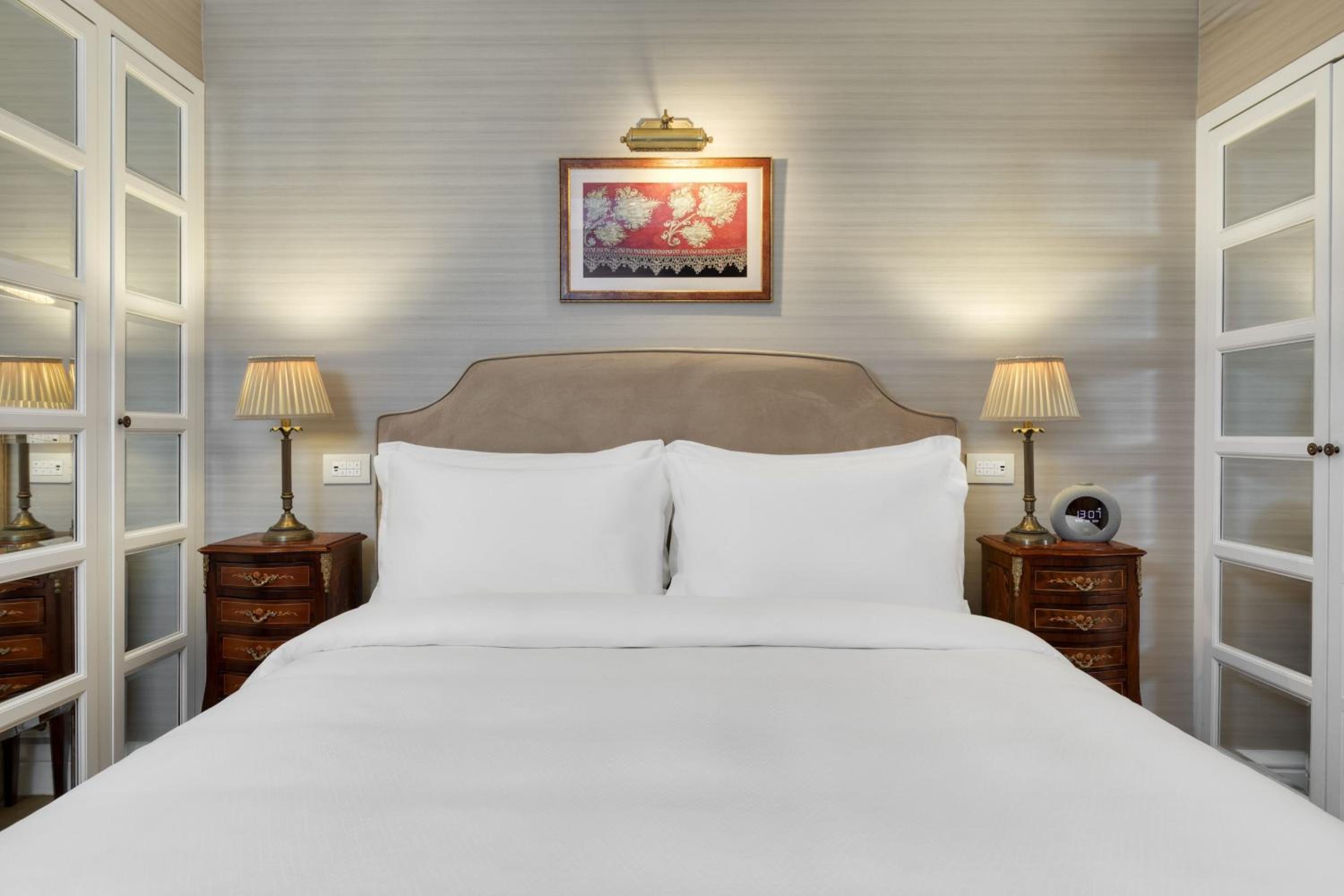 Deluxe Suite 1 Bedroom Suite, 1 King, Courtyard view