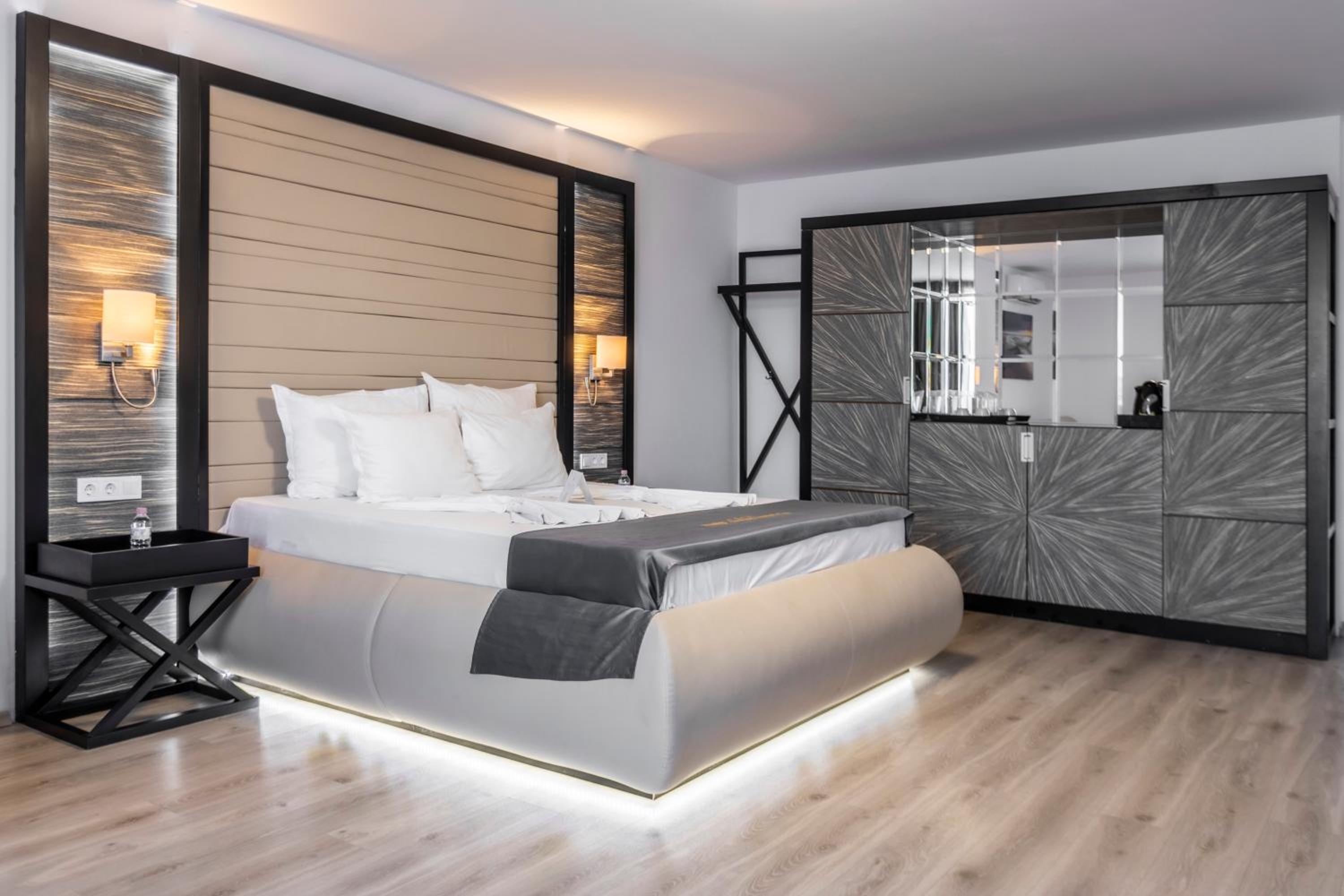 Premium Room with Balcony - Free Aquapark Access