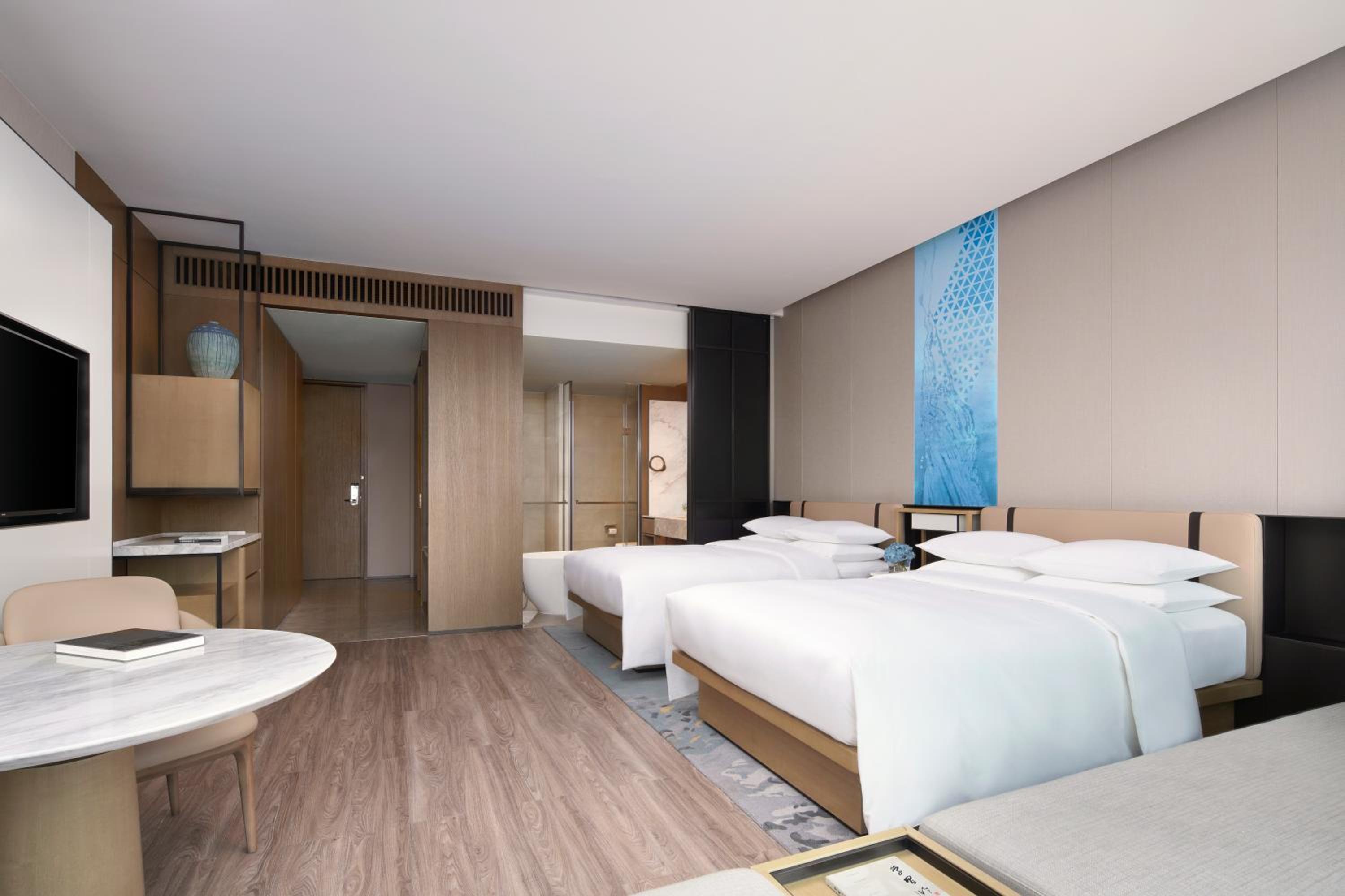 Executive Double Room with Two Double Beds and City View - Executive Level