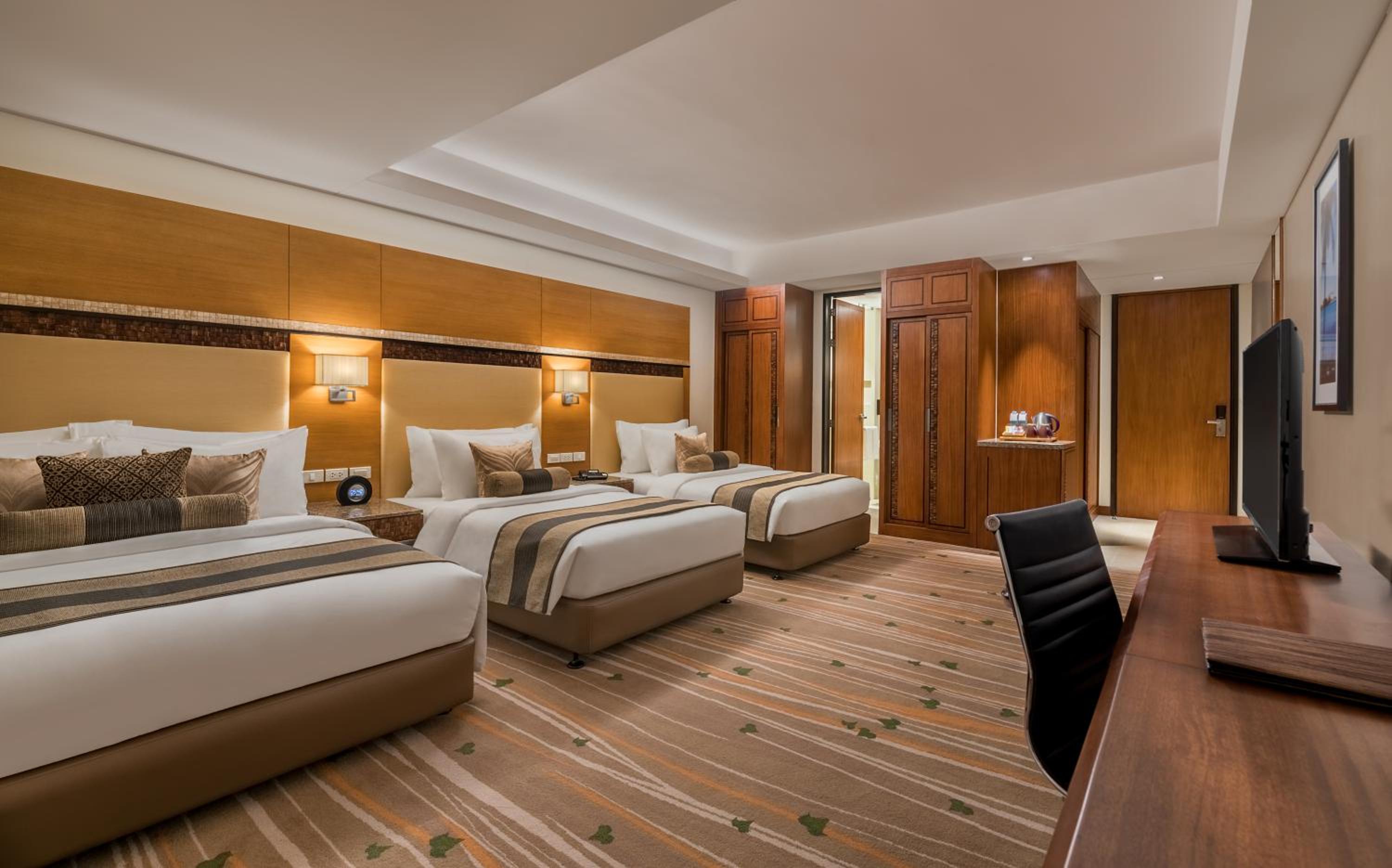 Family Room with One Queen Bed and Two Single Beds - Non-Smoking 