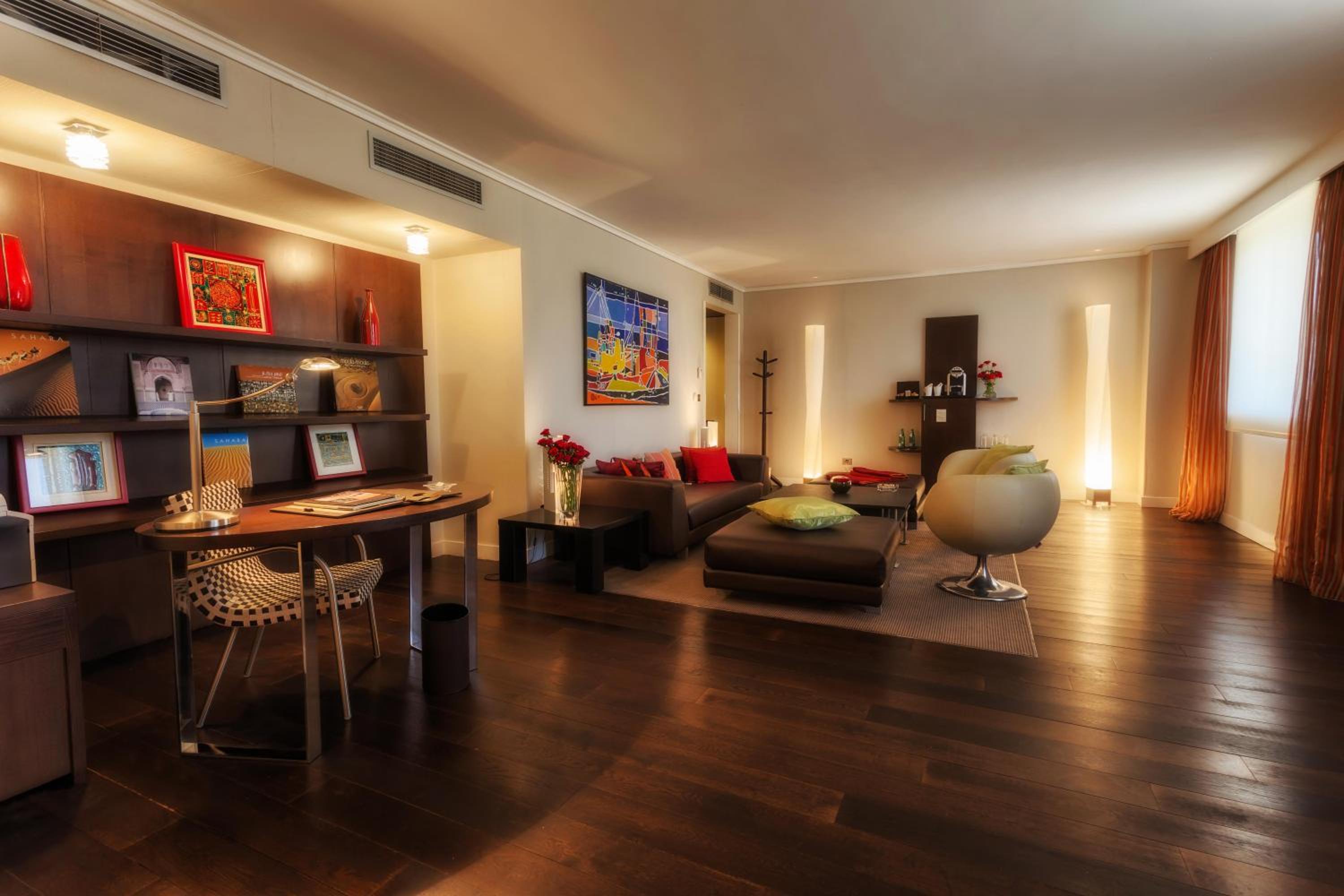 Prestige King Suite with Garden or City View