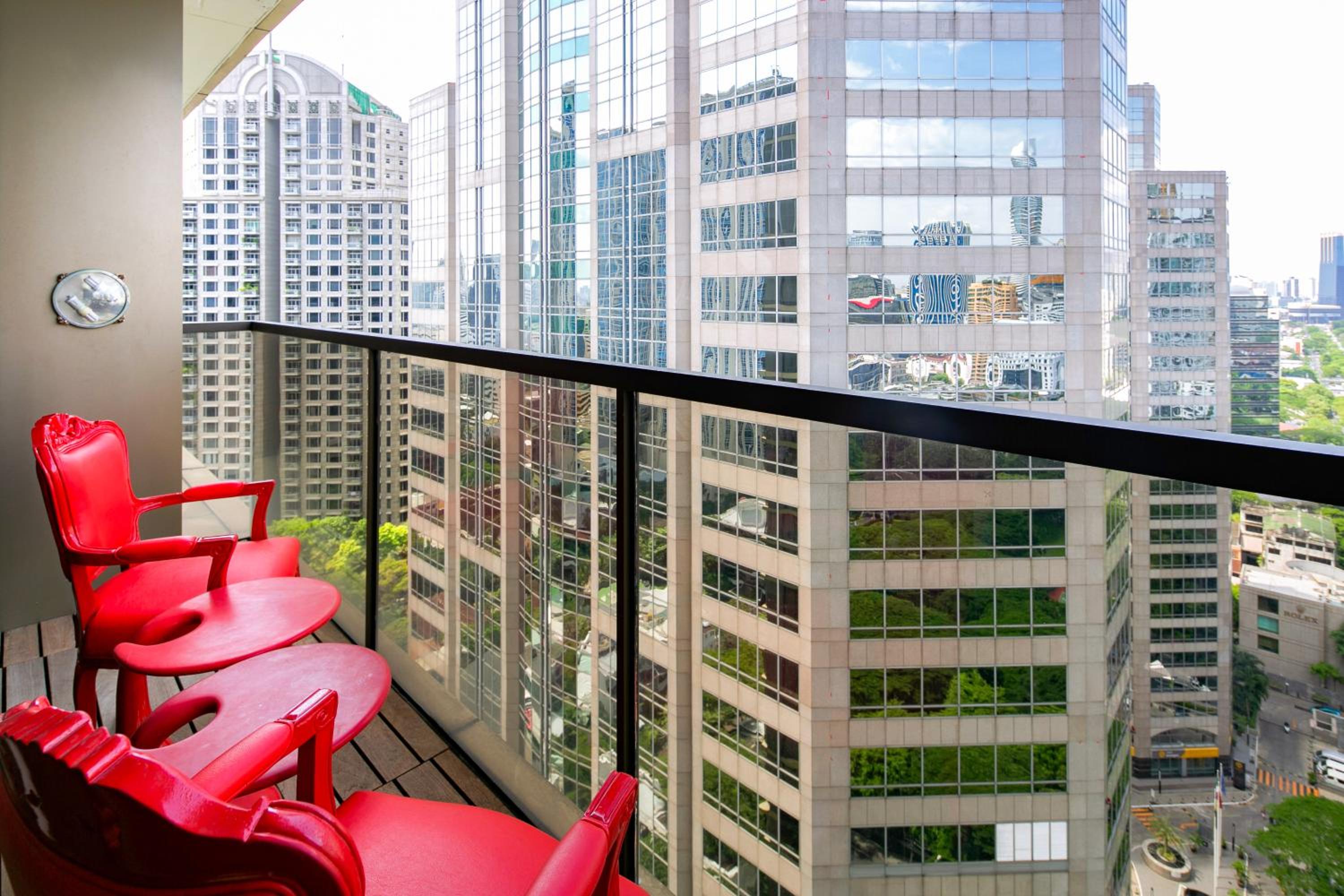One-Bedroom King Suite with Garden View
