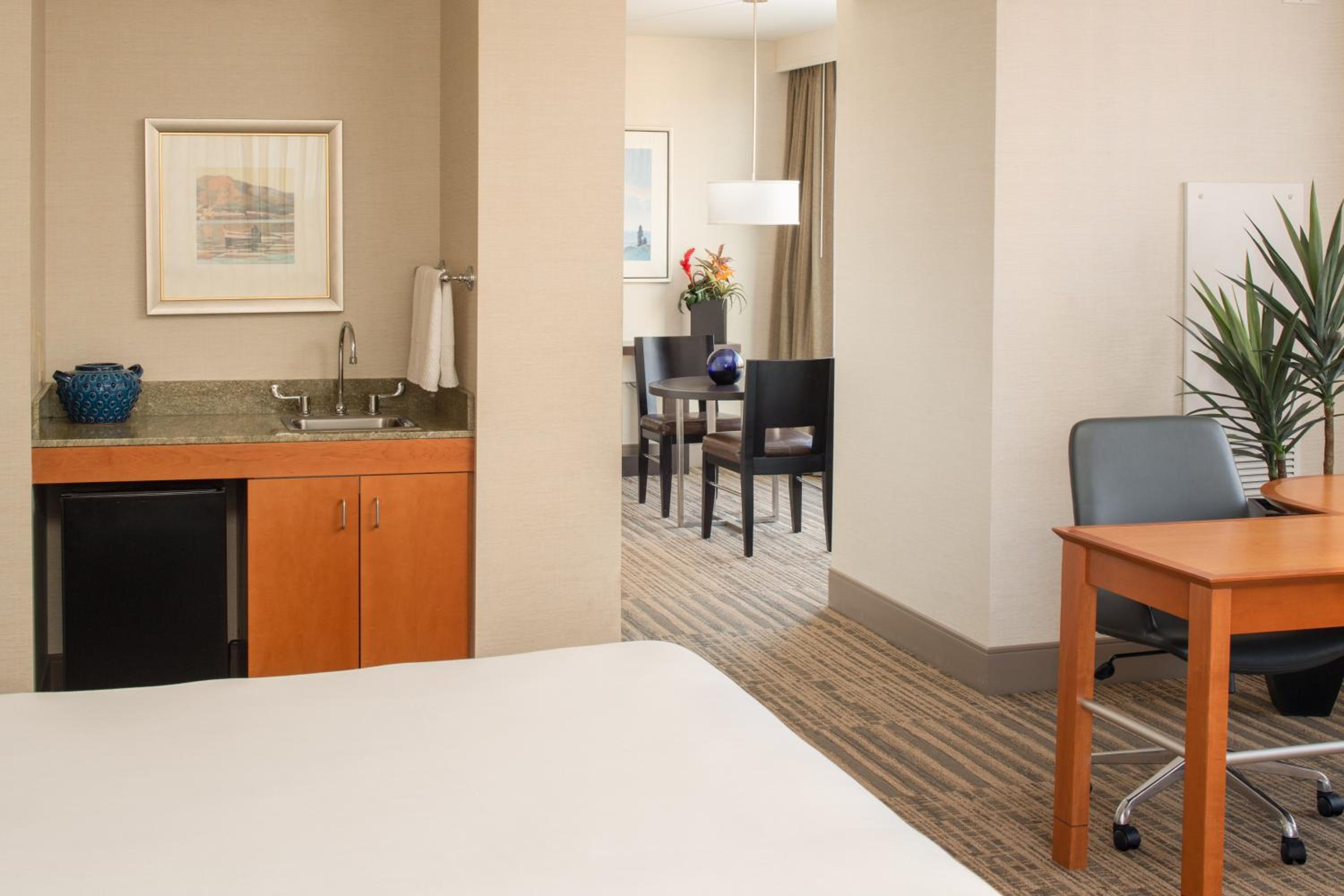 Corner Junior King Suite
