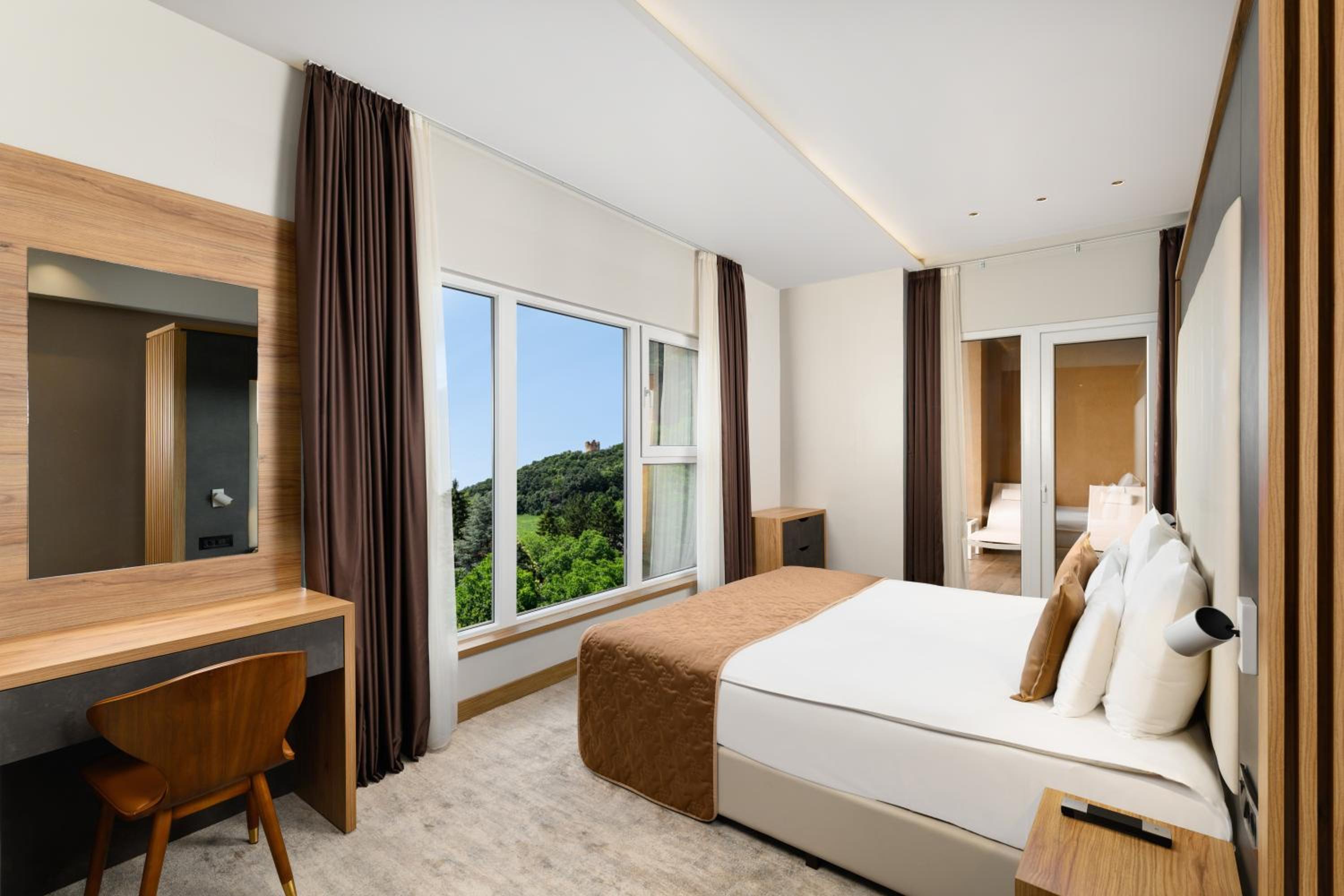 Executive Suite with One King Size Bed and Balcony