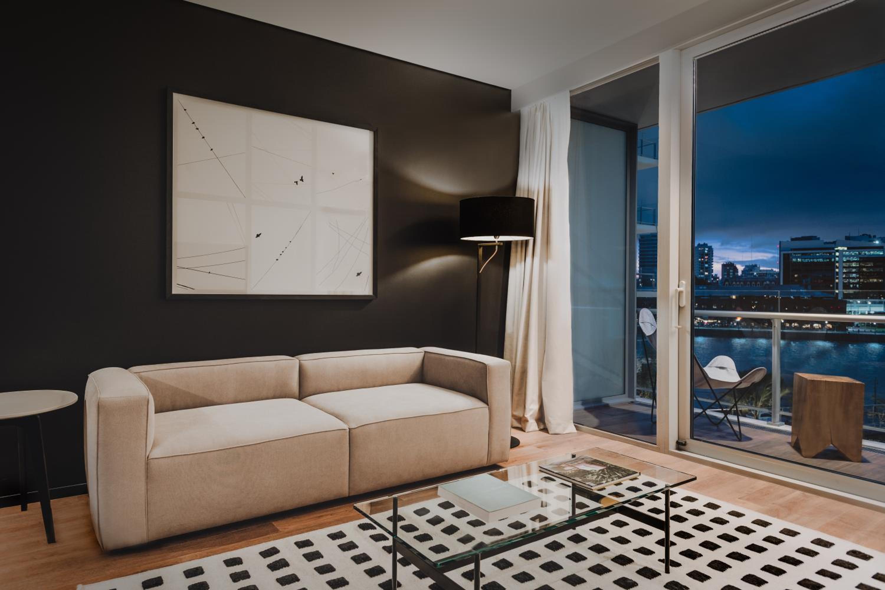 Deluxe King Suite with View