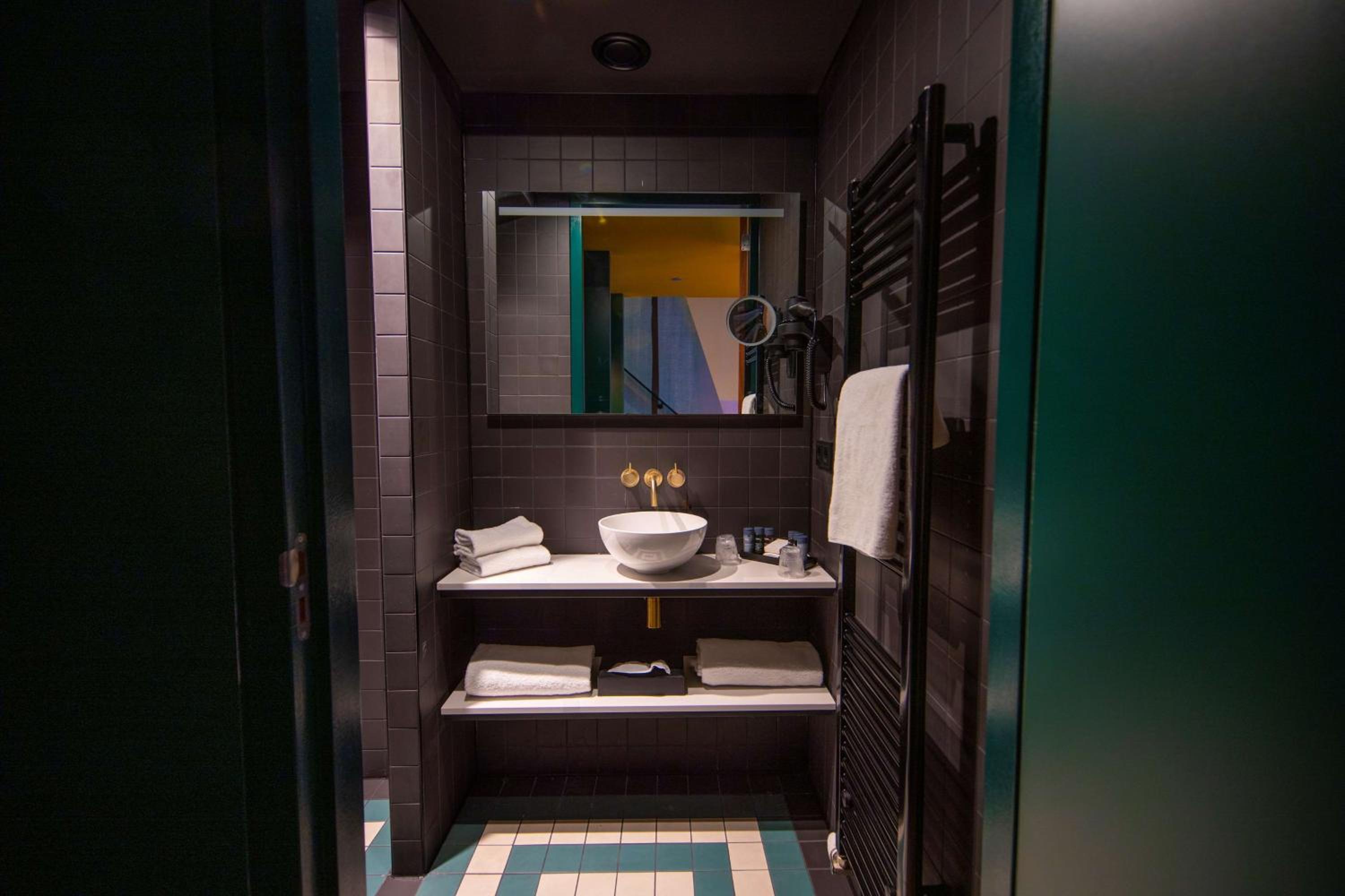 The Royal Loft with City Spa Access