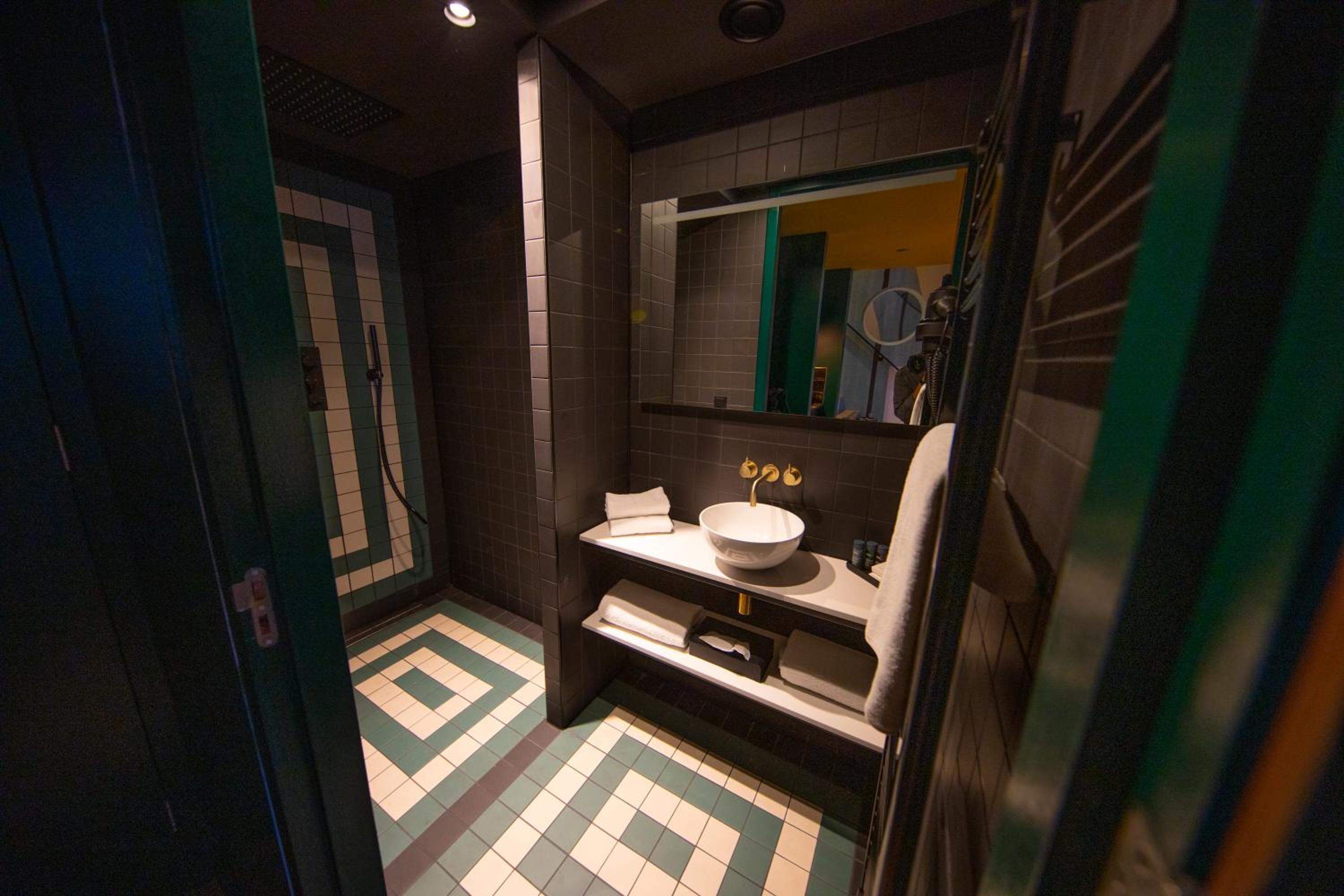 The Royal Loft with City Spa Access