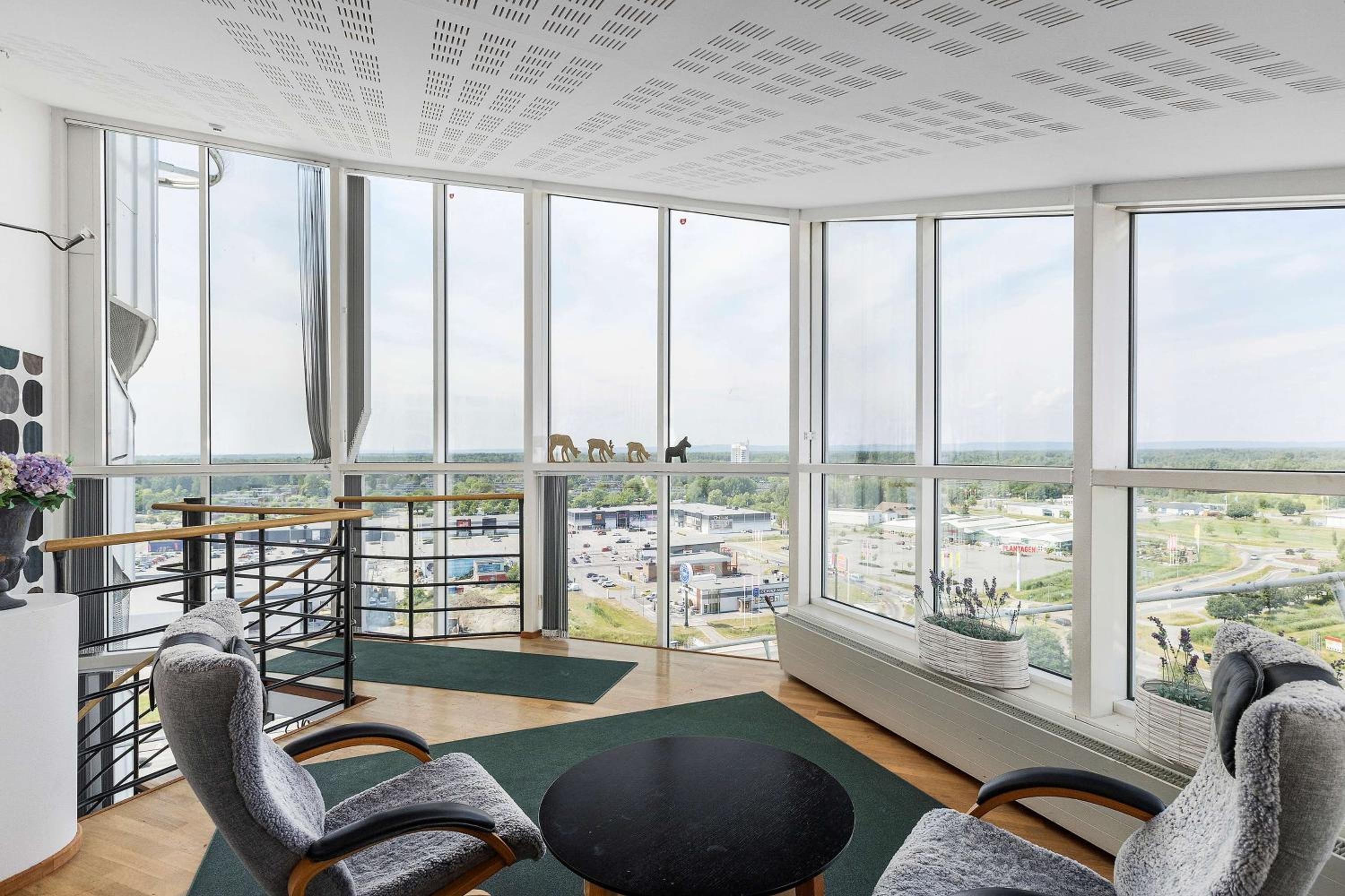 Suite with King Bed - Top Floor/Non-Smoking