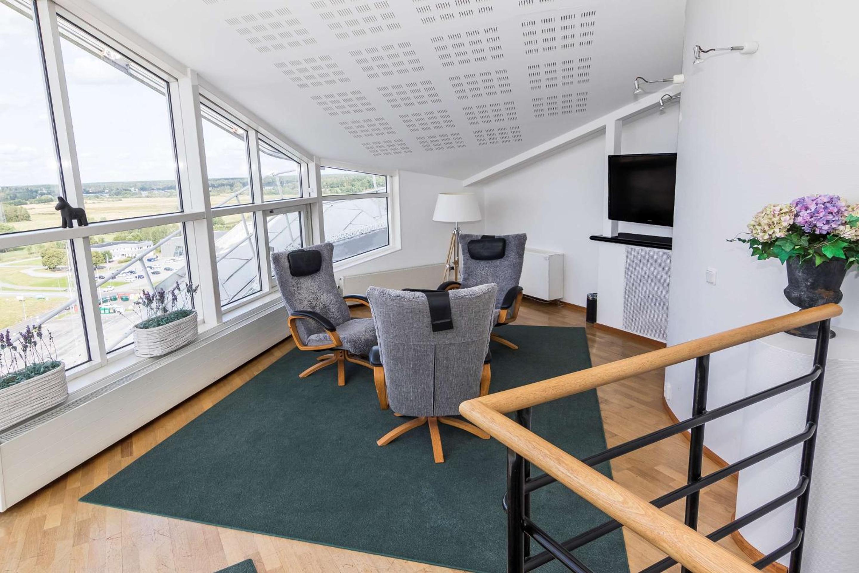 Suite with King Bed - Top Floor/Non-Smoking