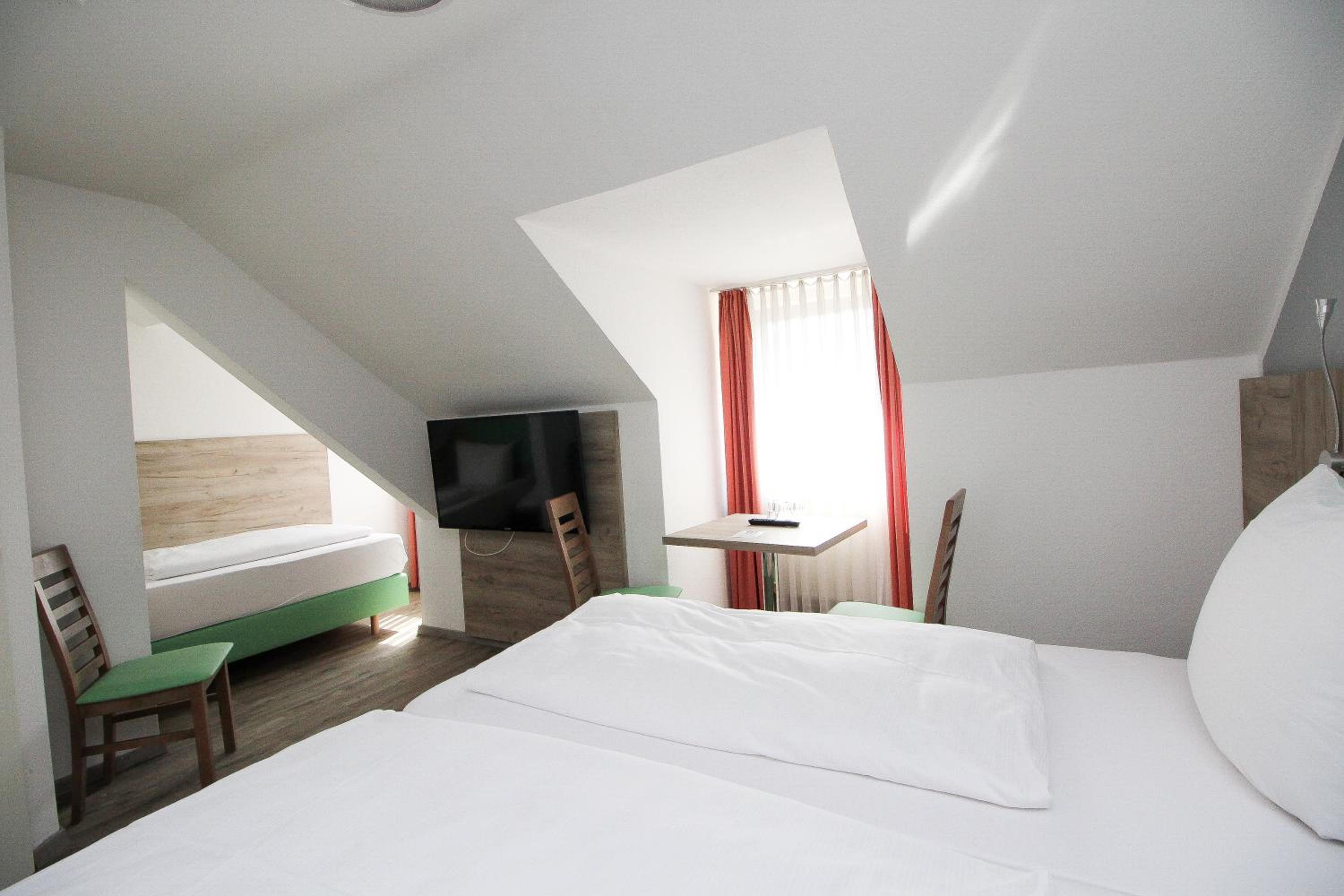 Comfort Triple Room with Private Bathroom
