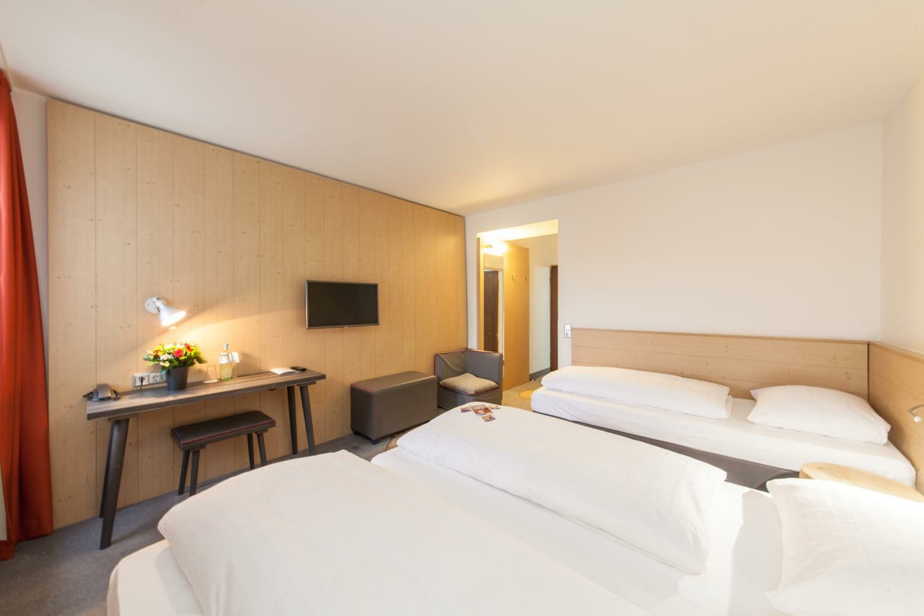 Standard Triple Room with Three Single Beds