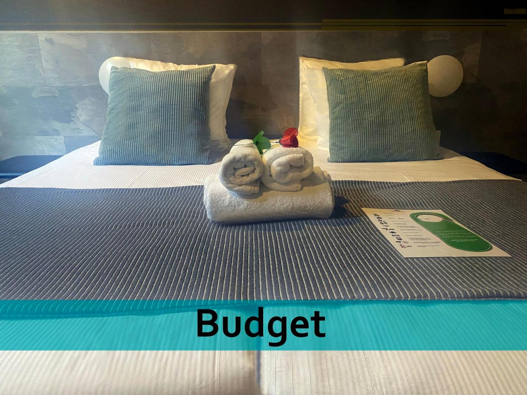 Budget Twin Room with Shower