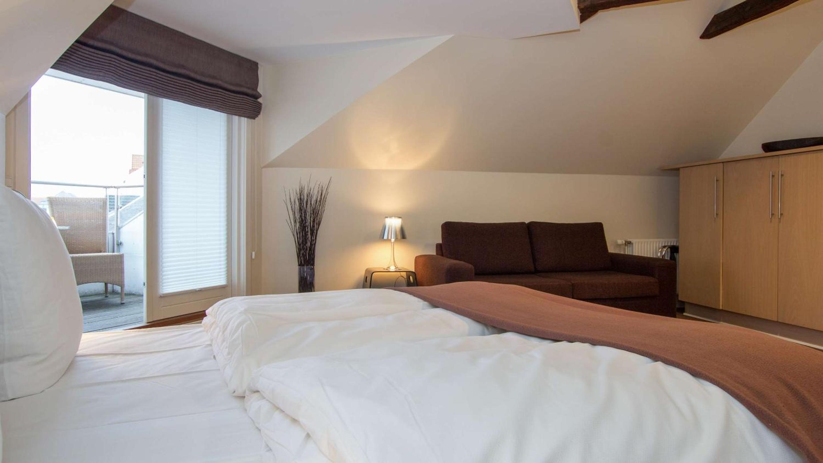 Junior Suite with King Bed and Sofa Bed - Non-Smoking