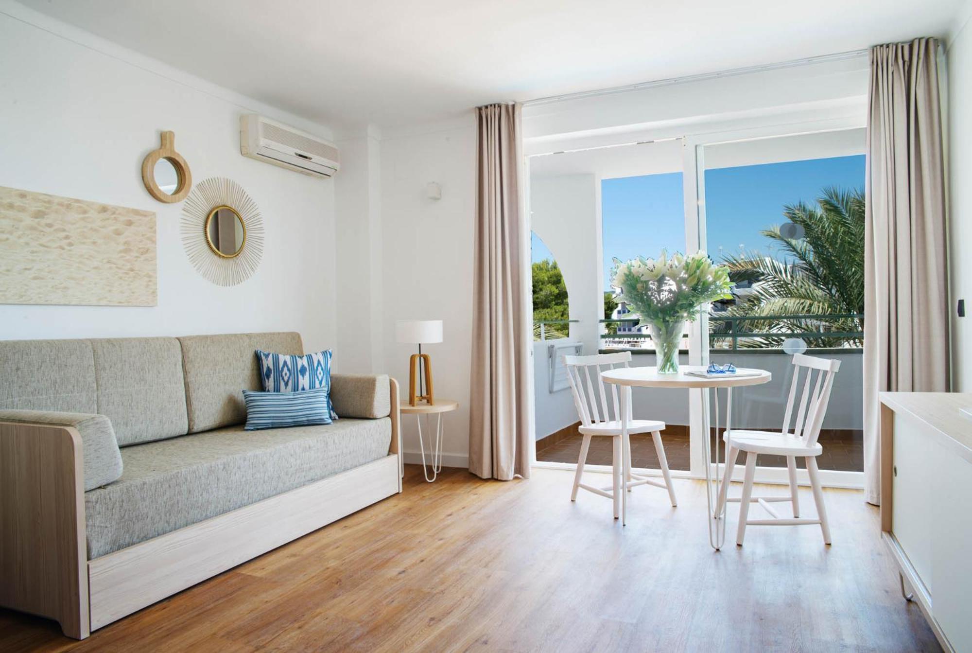 Apartament 1 Room (3 Adults + 1 Child)