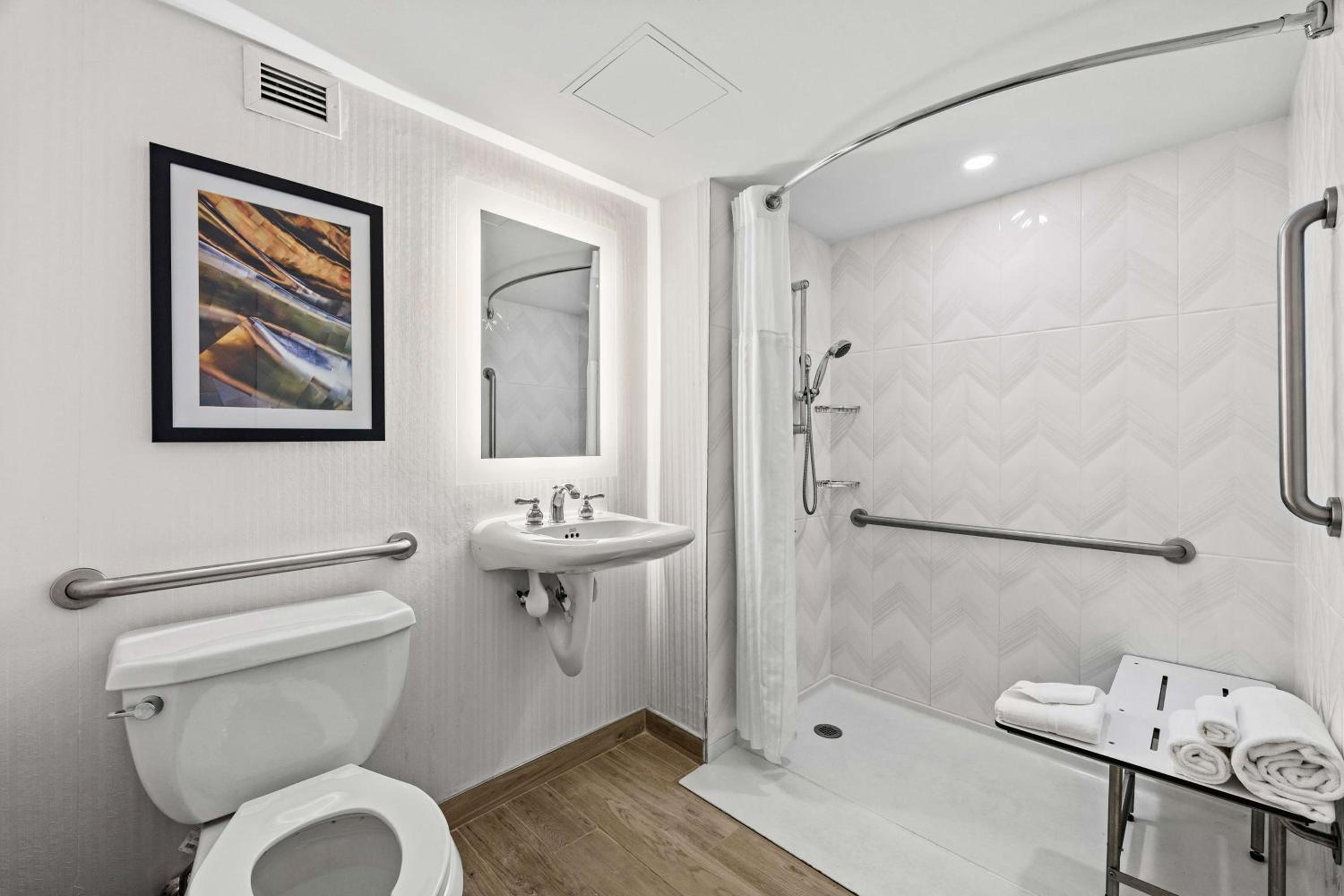 King Room with Roll-In Shower - Mobility/Hearing Accessible