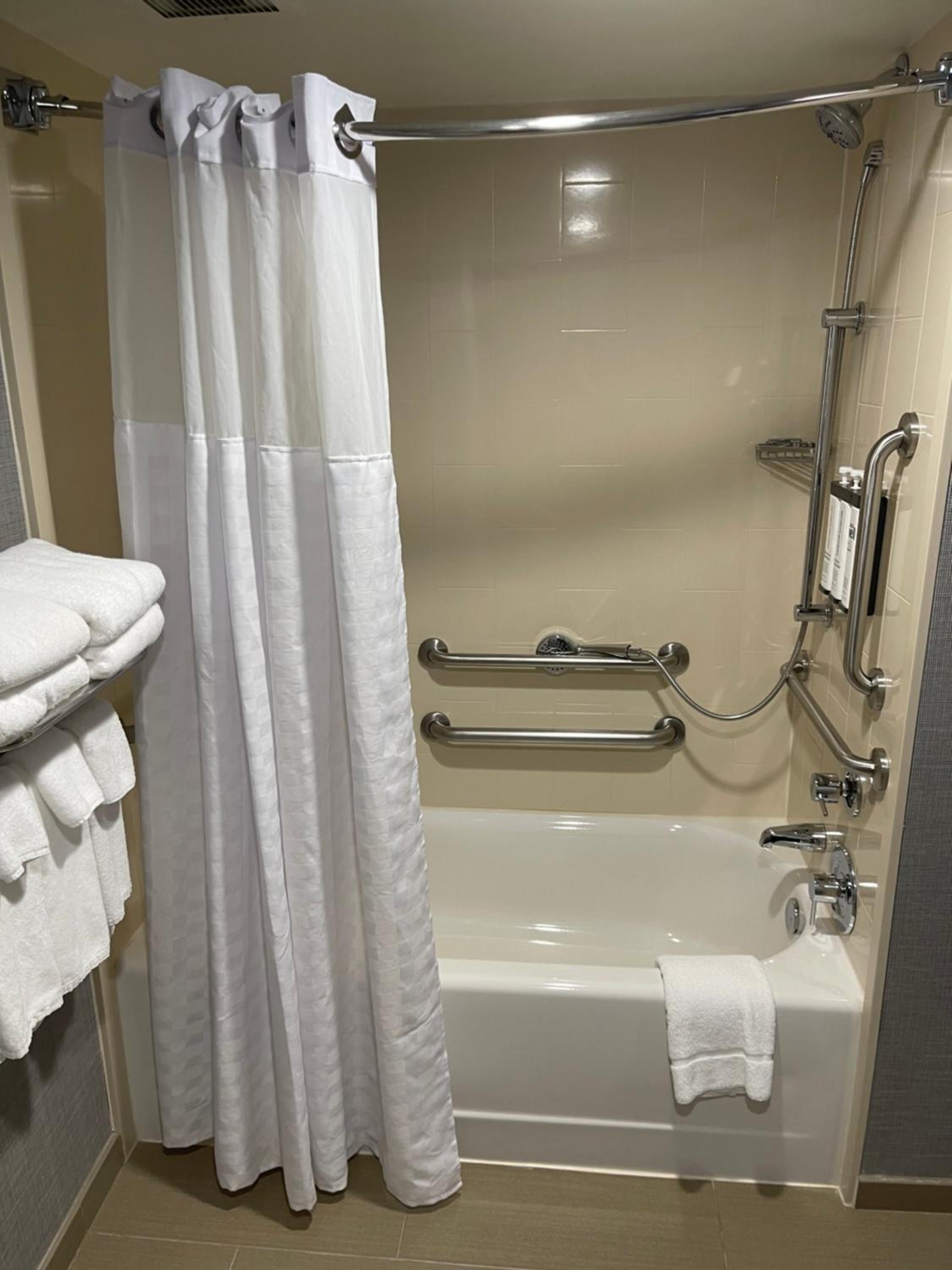 Double Room With Two Double Beds And Accessible Tub