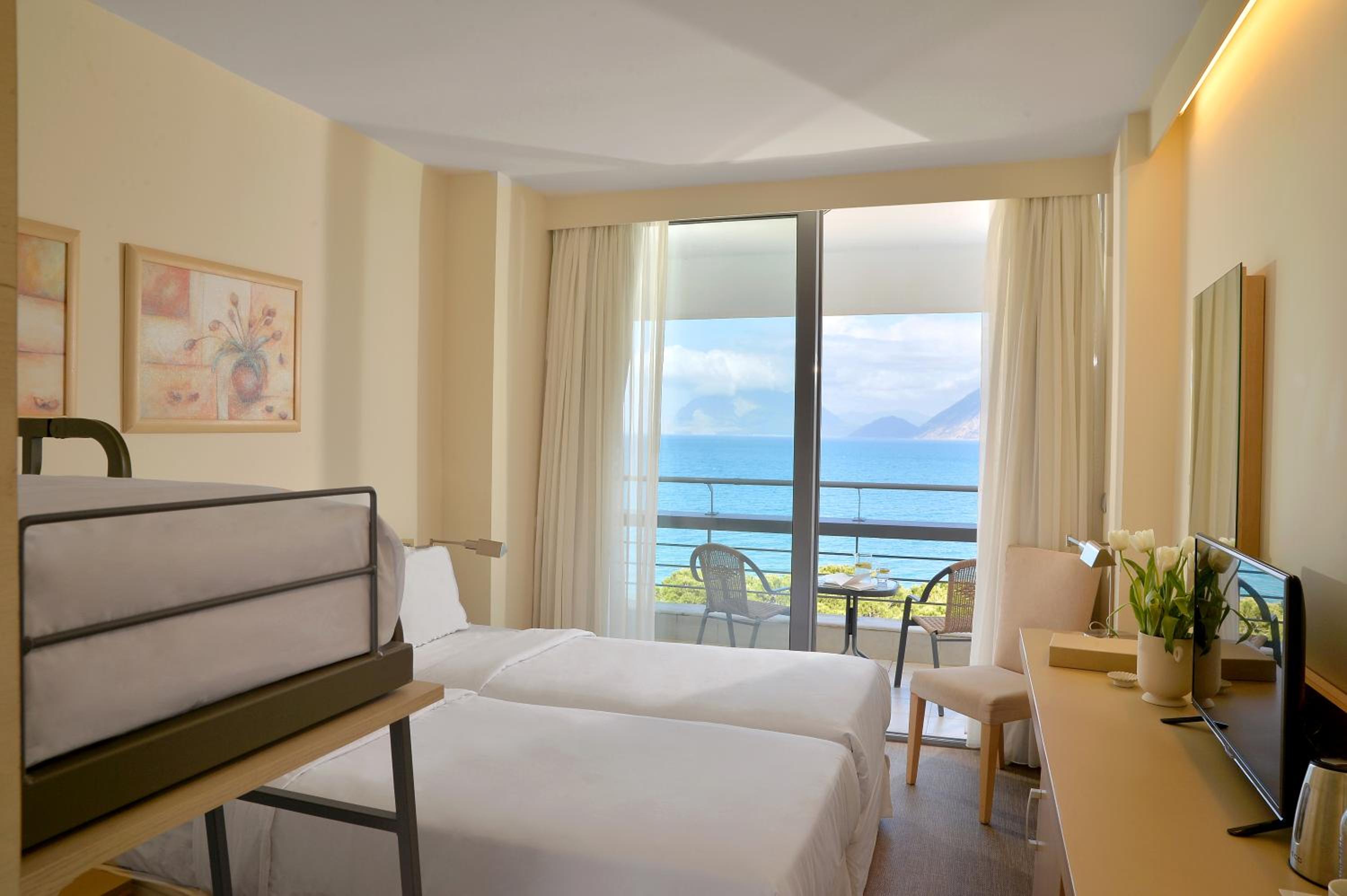 Family (2 Adults + 2 Children)