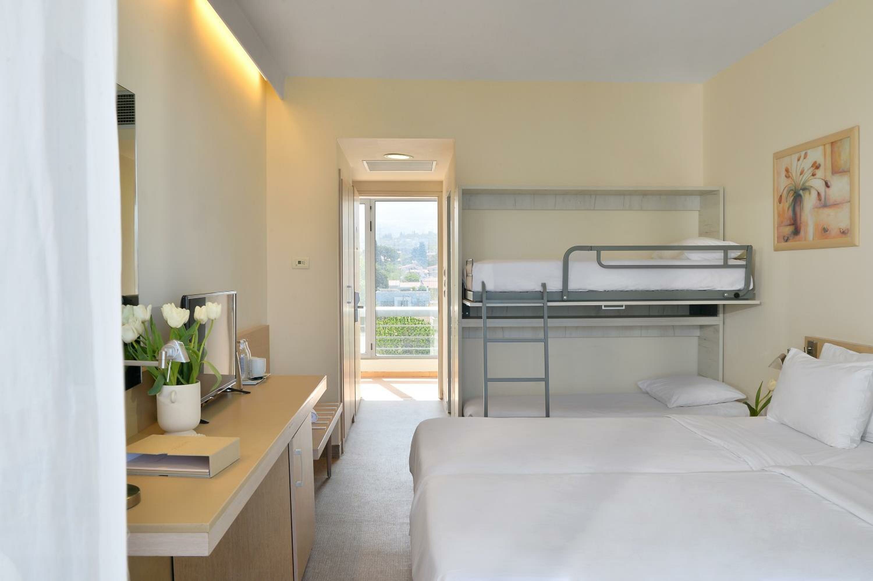 Family (2 Adults + 2 Children)