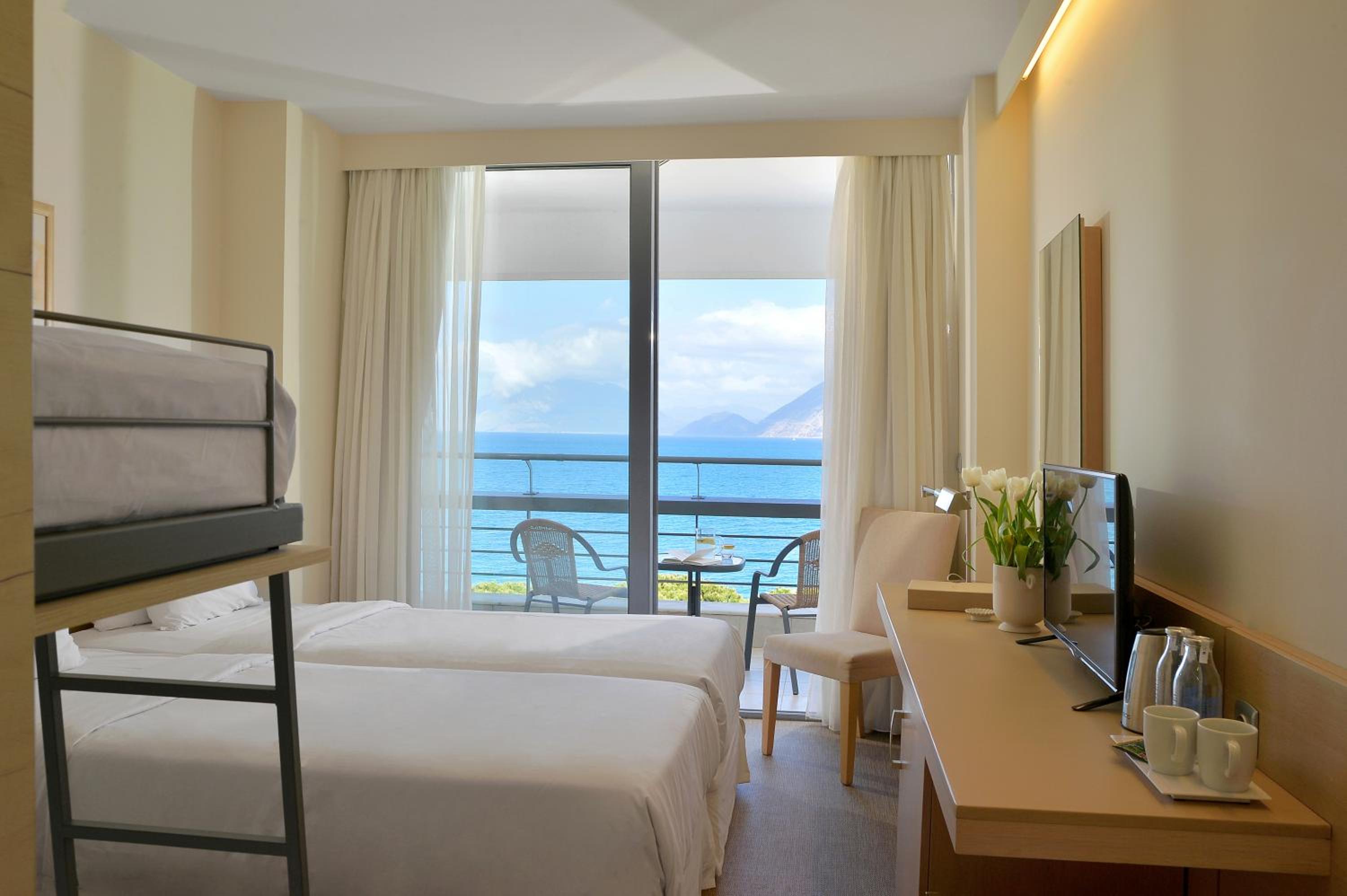 Family (2 Adults + 2 Children)